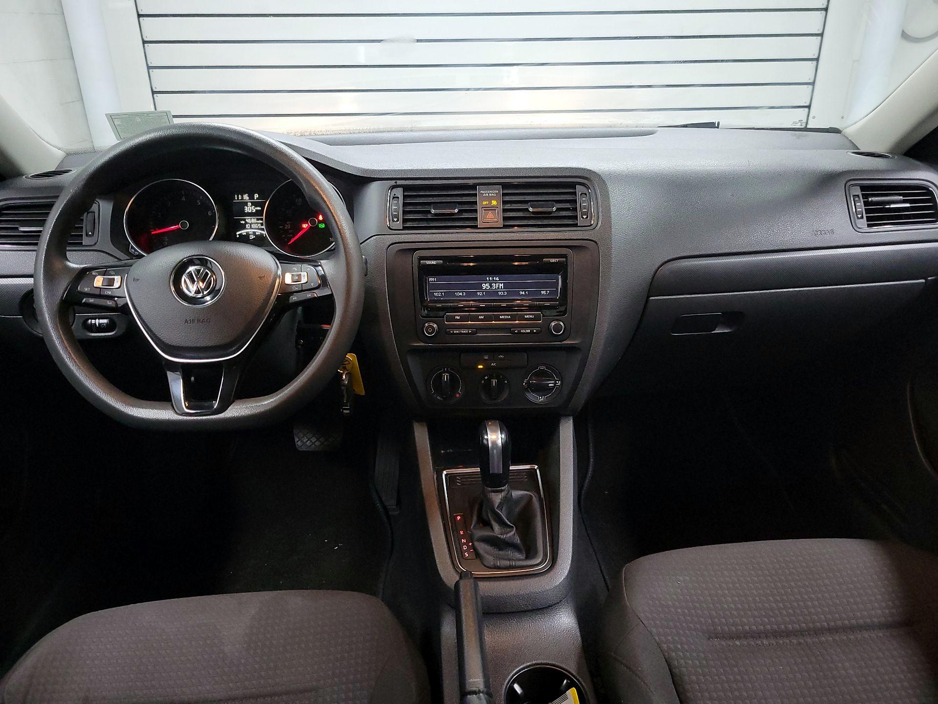 Thumbnail: 2015 Volkswagen Jetta - 9