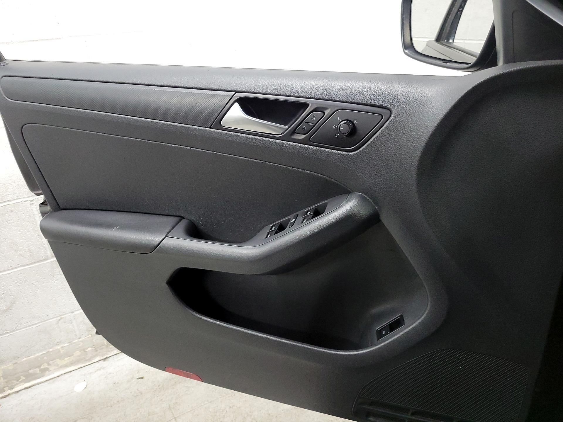 Thumbnail: 2015 Volkswagen Jetta - 12