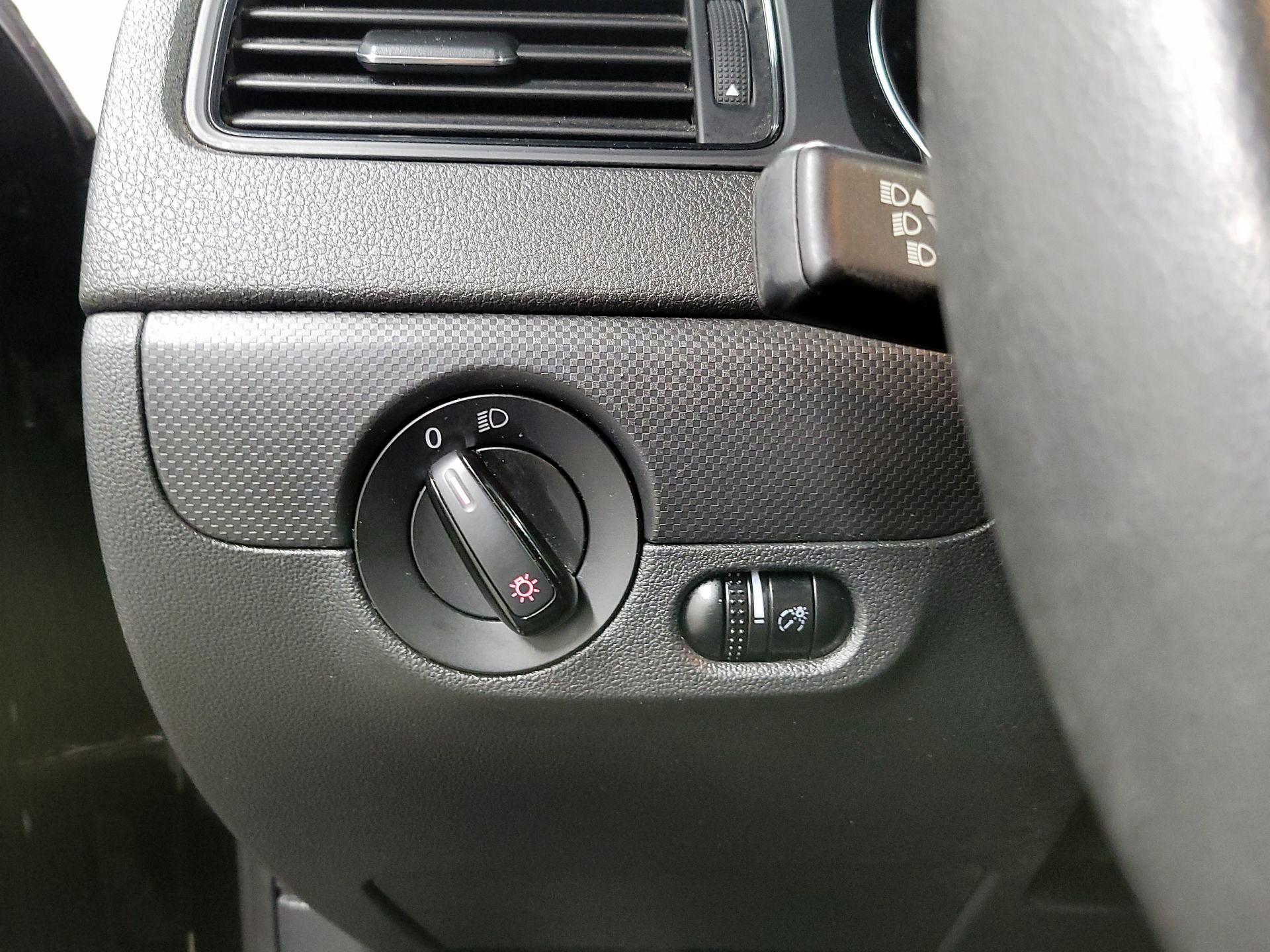 Thumbnail: 2015 Volkswagen Jetta - 13