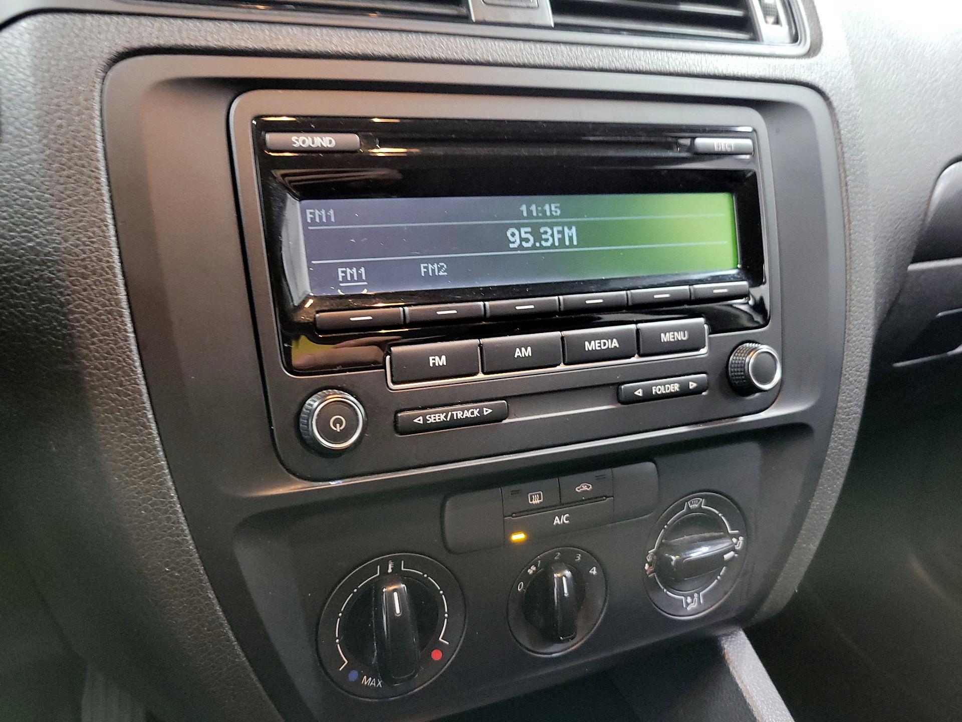 Thumbnail: 2015 Volkswagen Jetta - 14