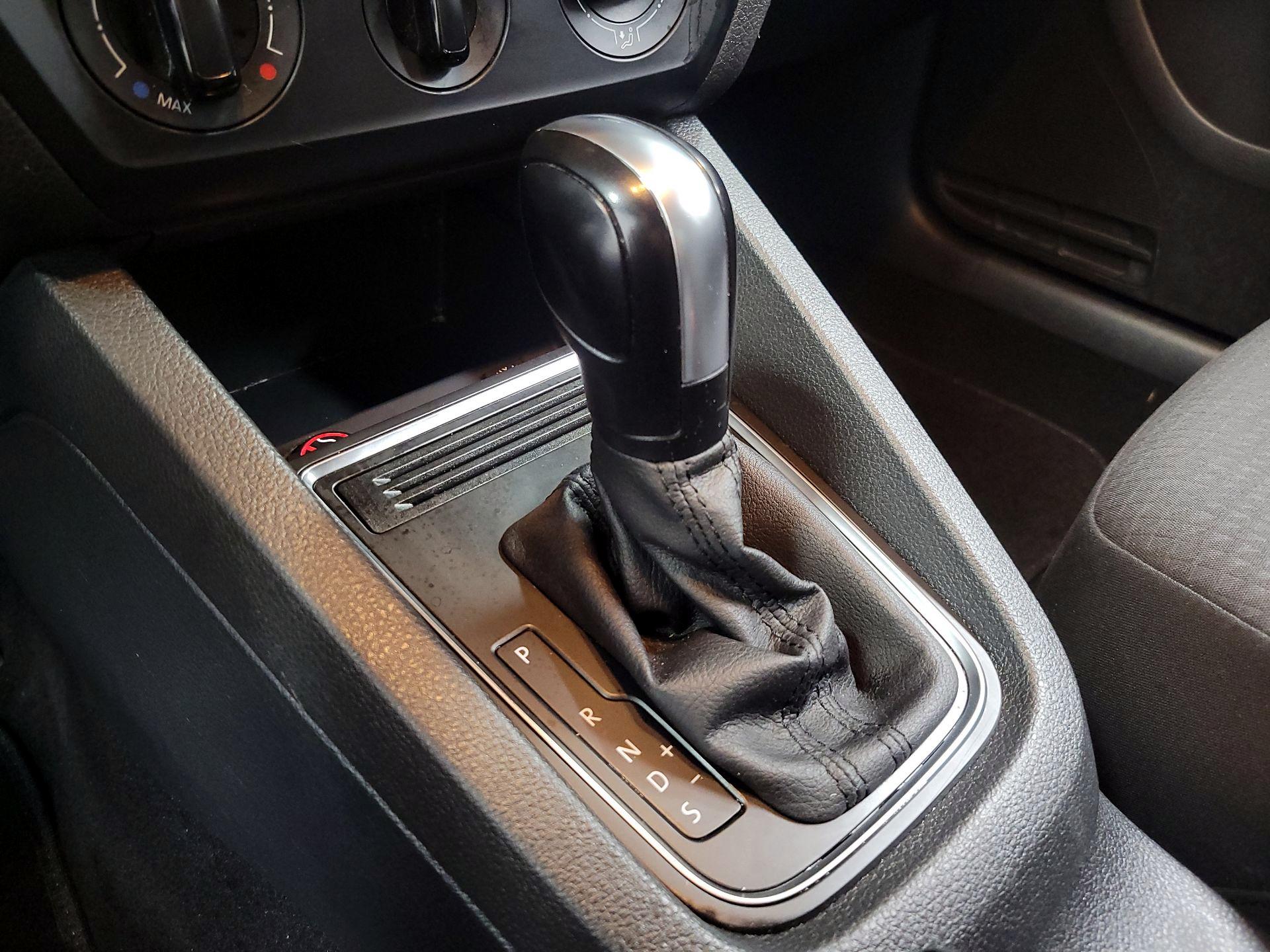 Thumbnail: 2015 Volkswagen Jetta - 16