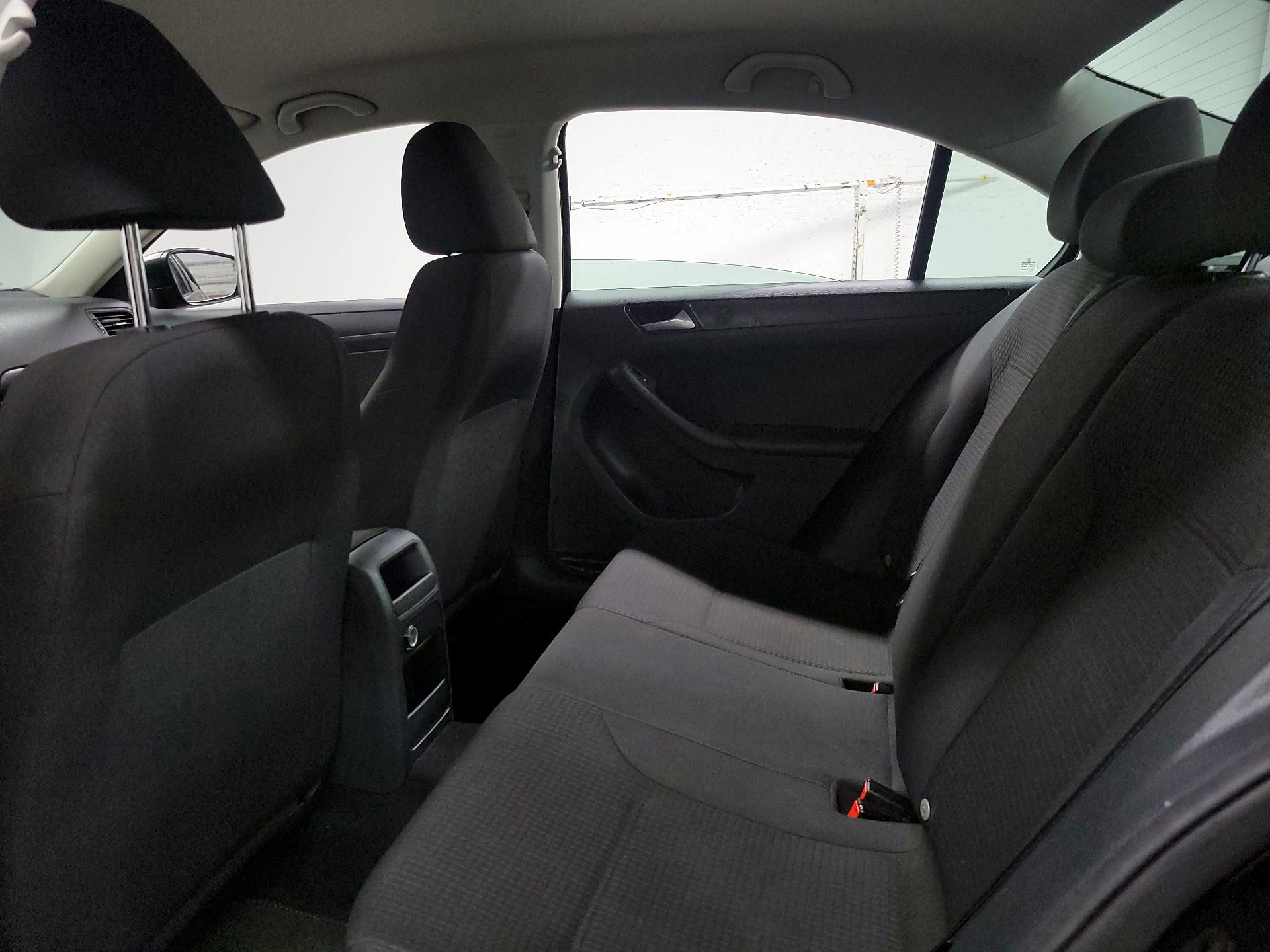 Thumbnail: 2015 Volkswagen Jetta - 17