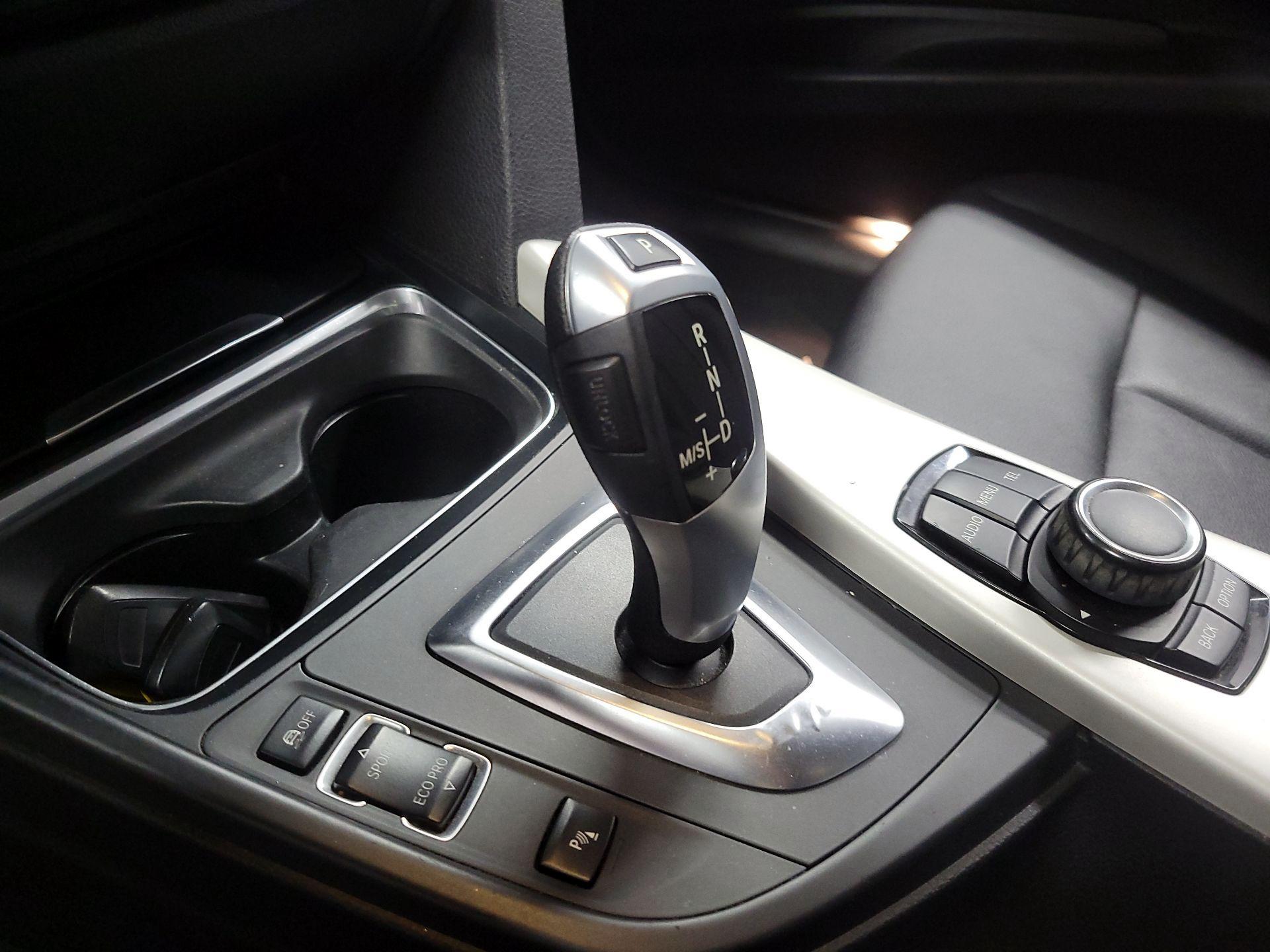 Thumbnail: 2015 BMW 3 Series - 17