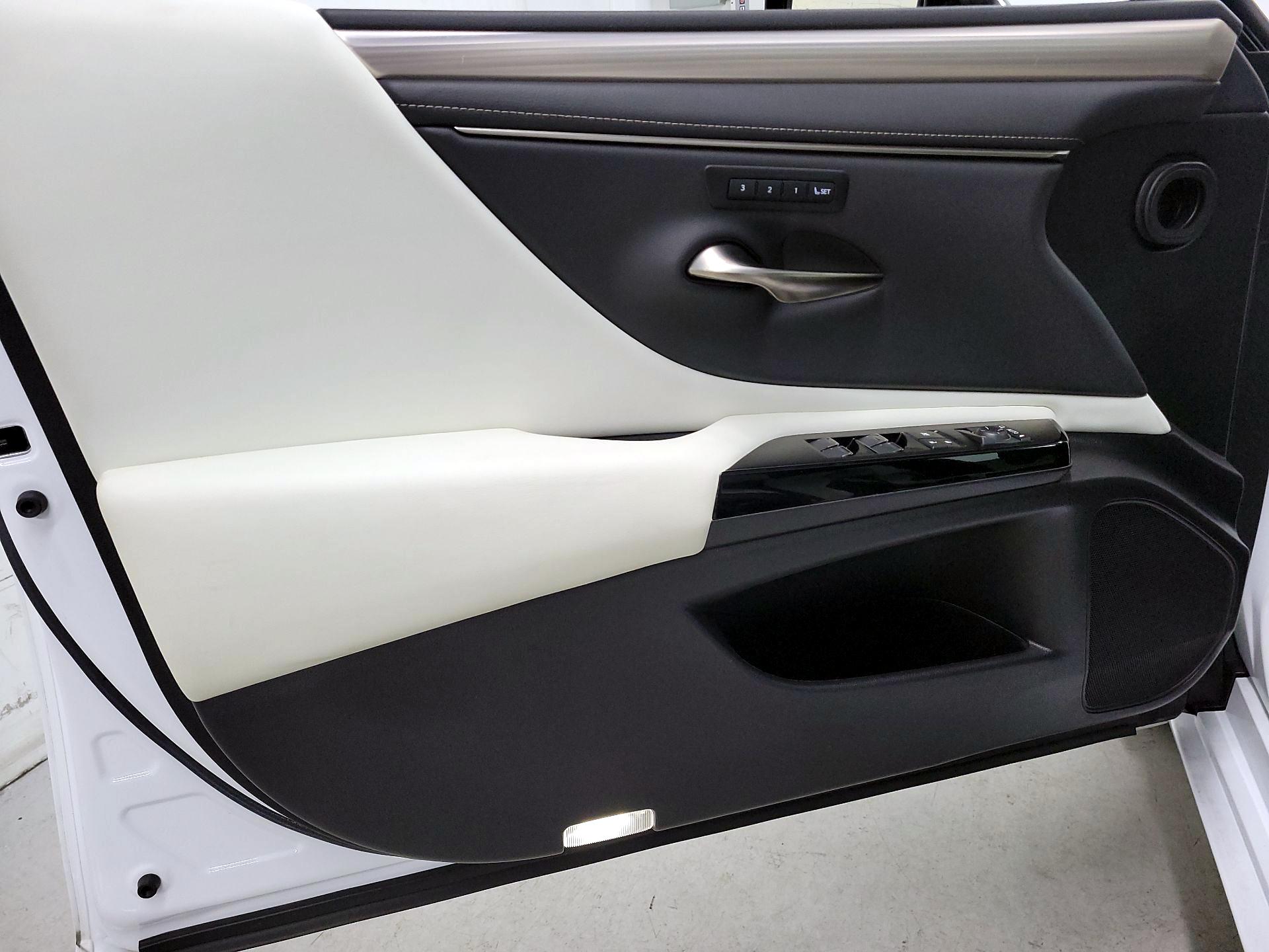 Thumbnail: 2023 Lexus ES - 12