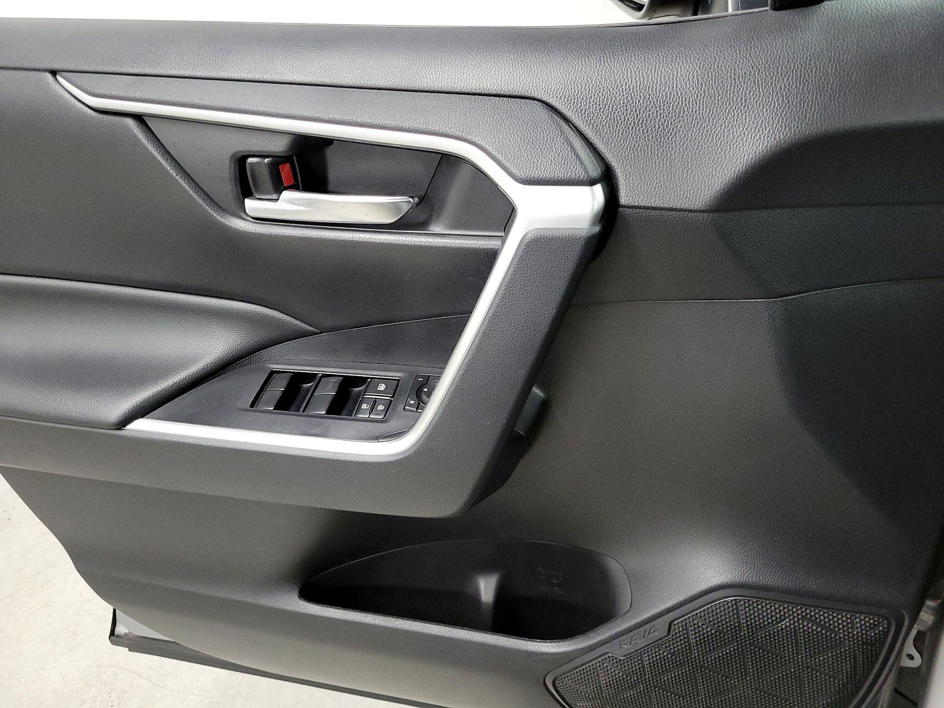 Thumbnail: 2021 Toyota RAV4 - 12