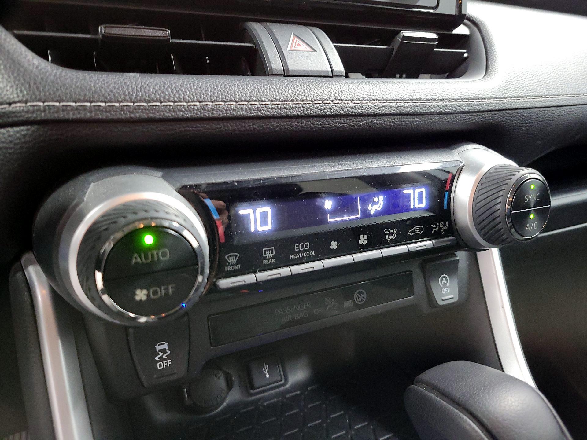 Thumbnail: 2021 Toyota RAV4 - 16