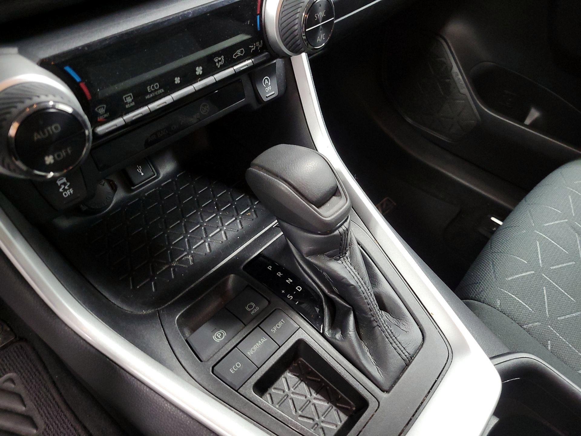 Thumbnail: 2021 Toyota RAV4 - 17