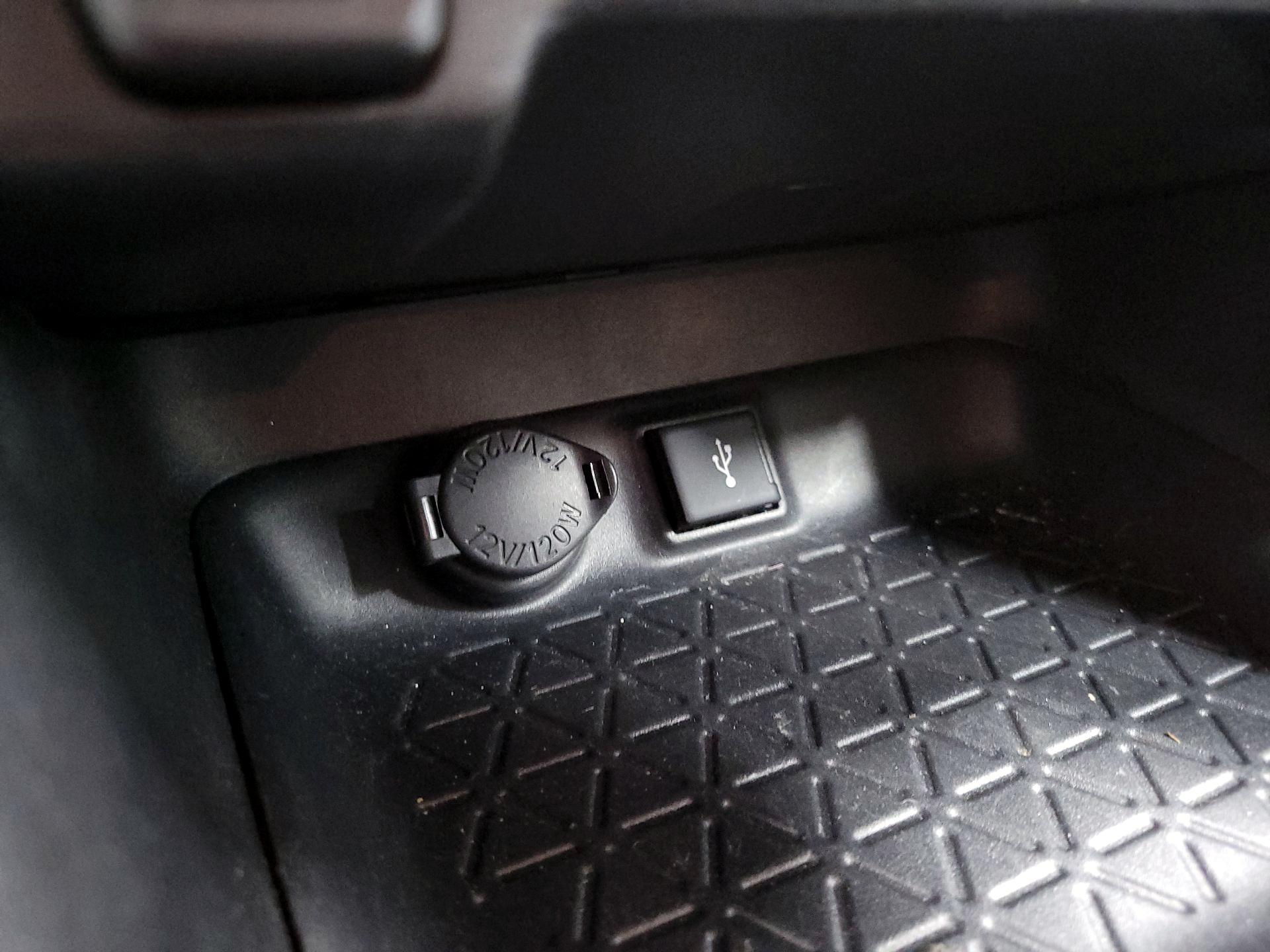 Thumbnail: 2021 Toyota RAV4 - 18