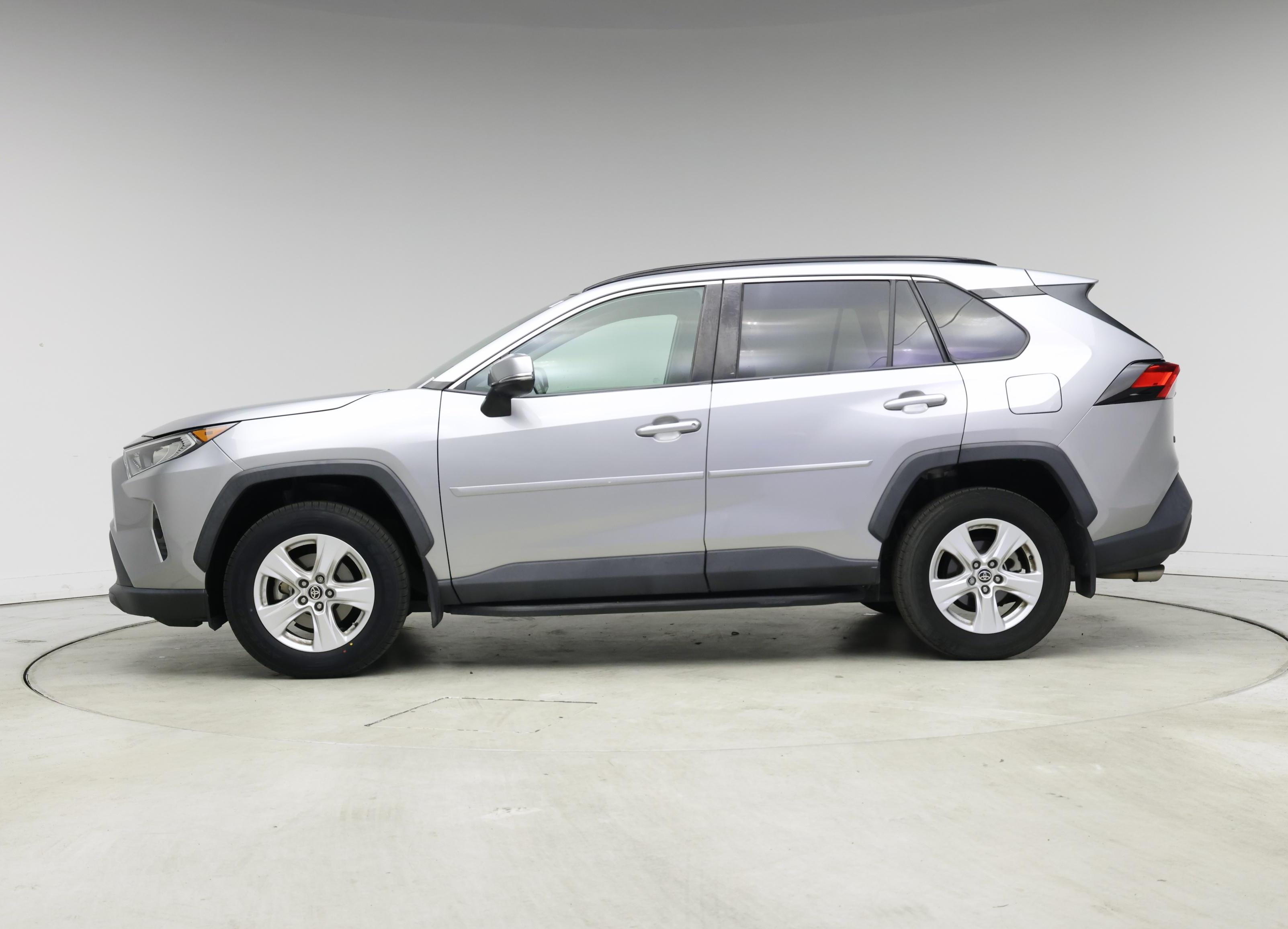 Thumbnail: 2021 Toyota RAV4 - 3