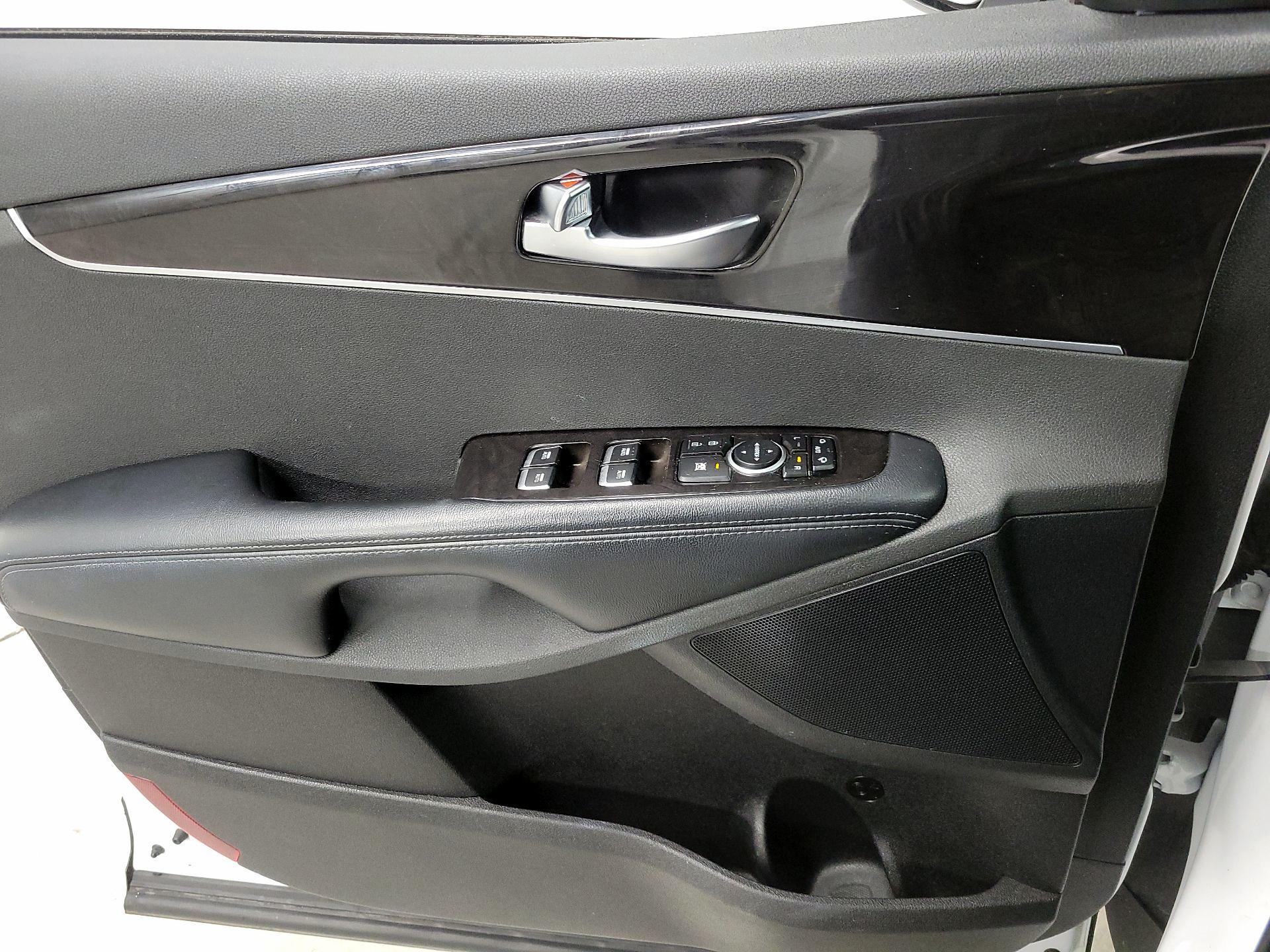 Thumbnail: 2018 Kia Sorento - 12