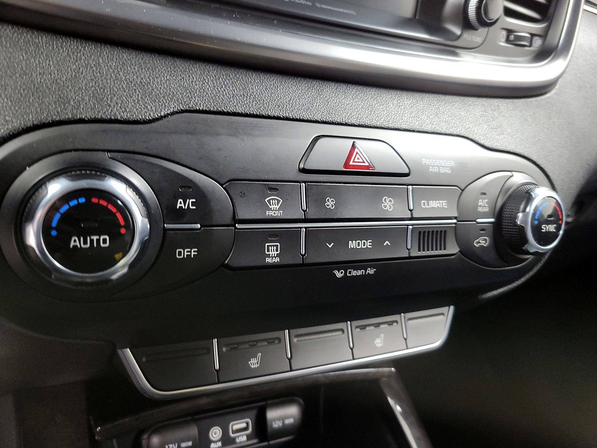 Thumbnail: 2018 Kia Sorento - 16