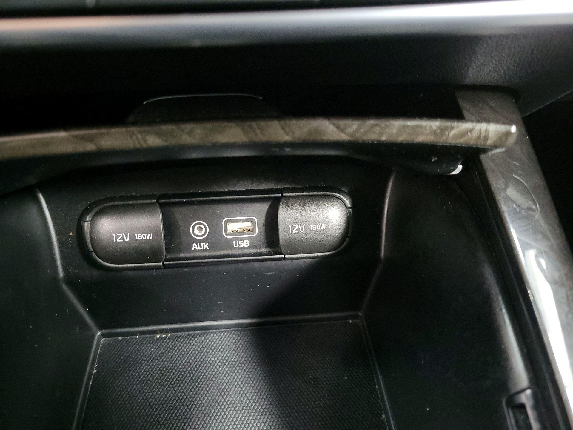 Thumbnail: 2018 Kia Sorento - 18