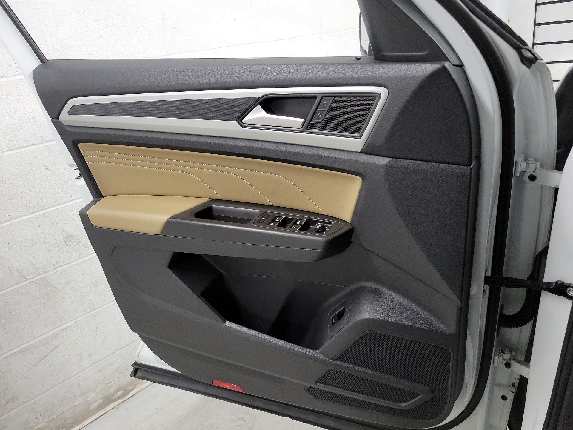 Thumbnail: 2023 Volkswagen Atlas - 12