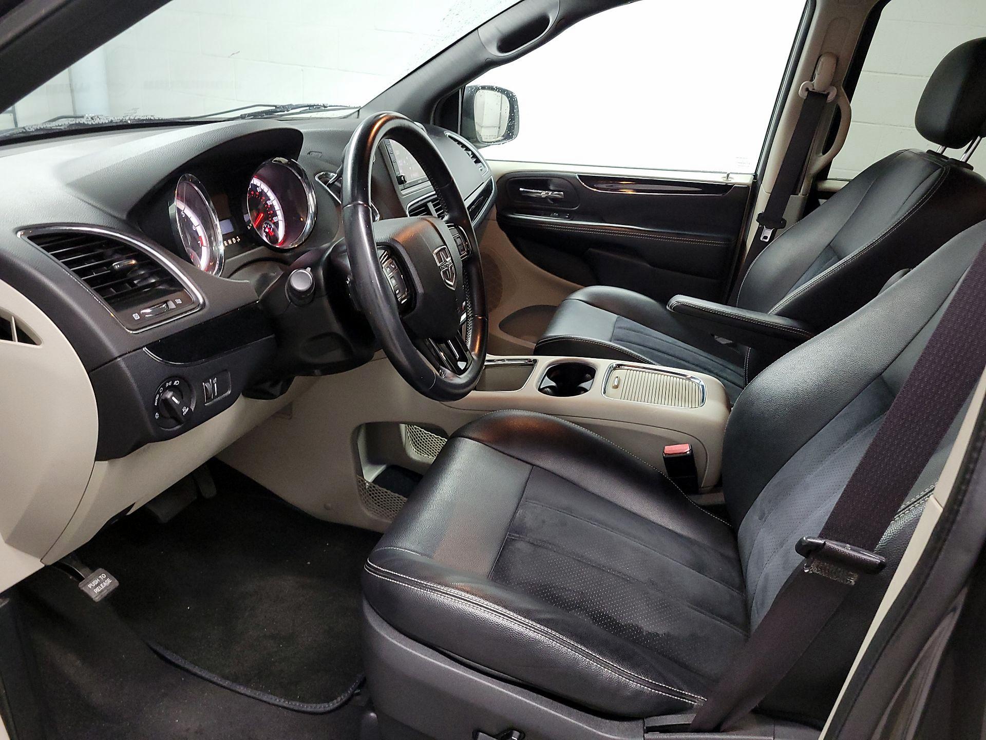 Thumbnail: 2017 Dodge Grand Caravan - 9