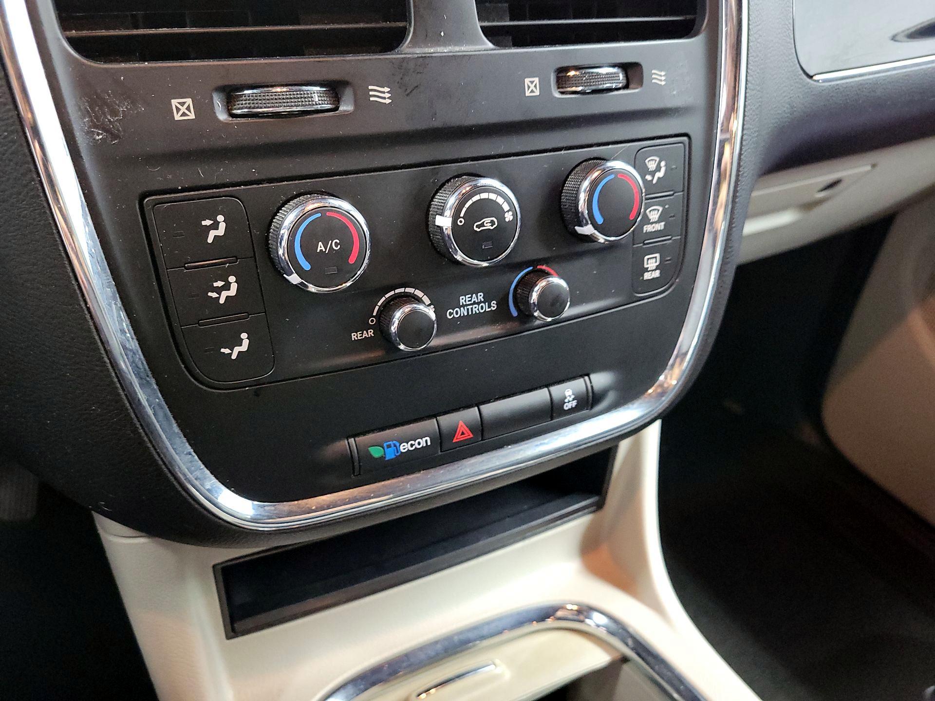 Thumbnail: 2017 Dodge Grand Caravan - 13