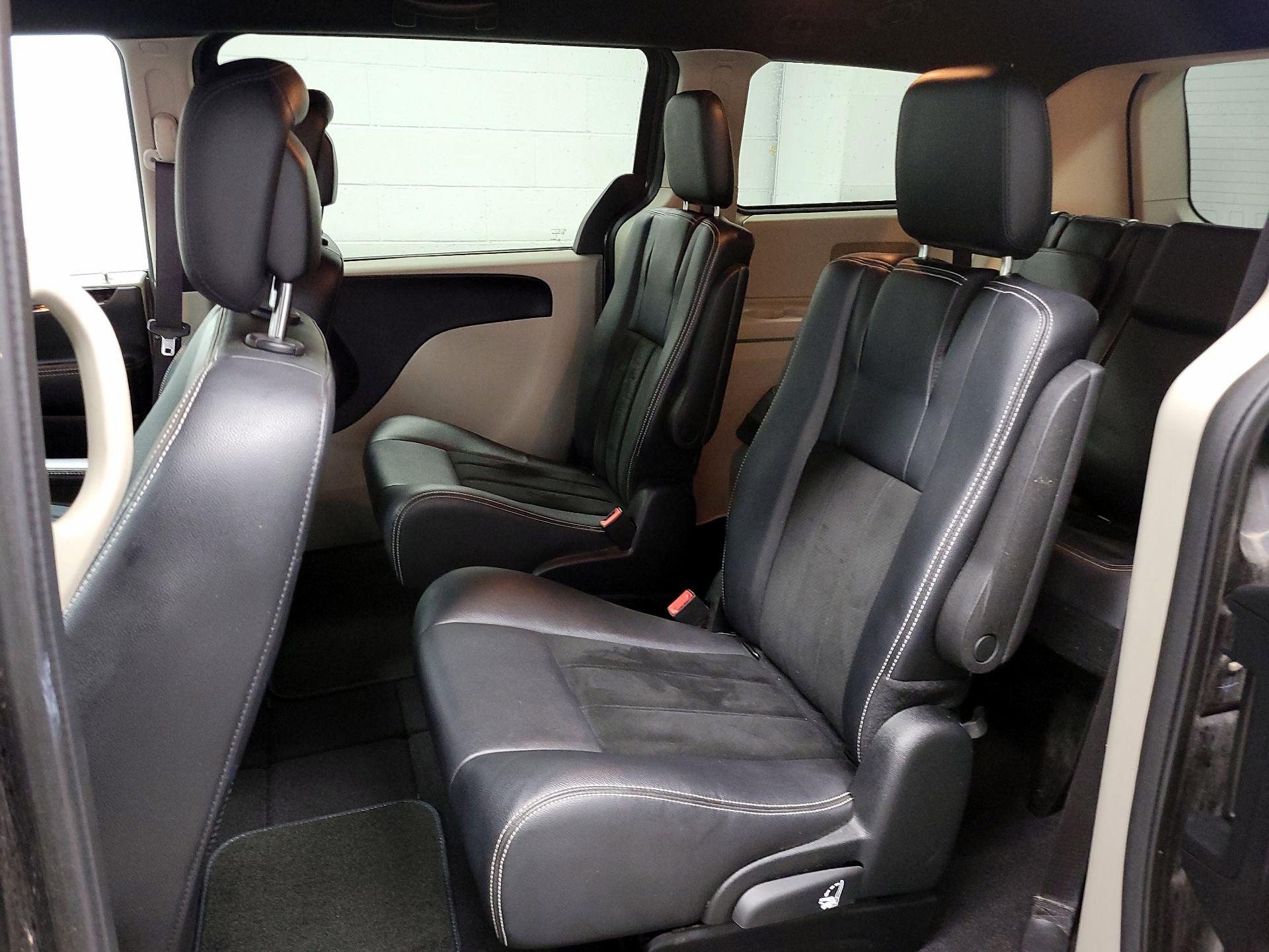 Thumbnail: 2017 Dodge Grand Caravan - 15