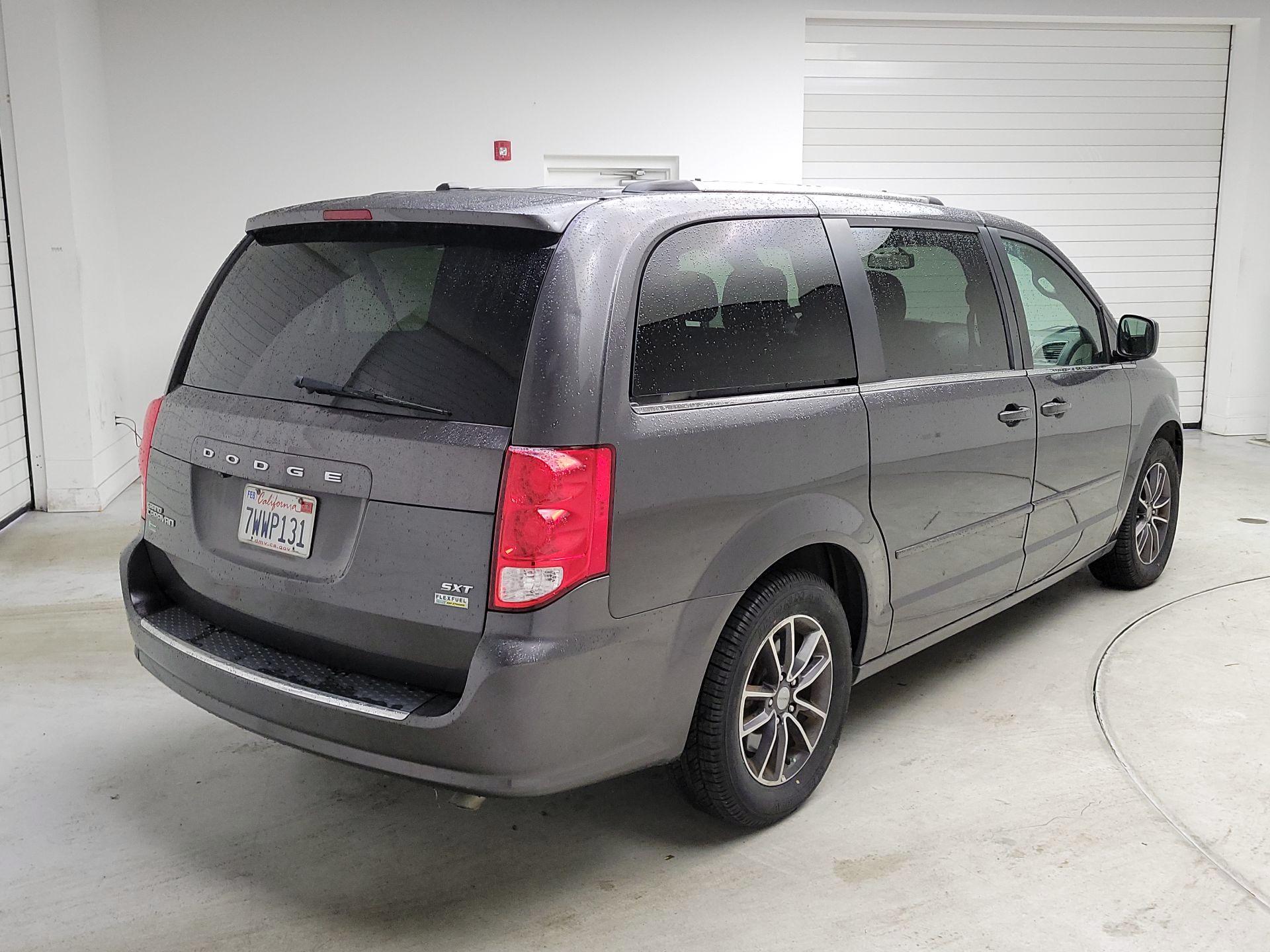 Thumbnail: 2017 Dodge Grand Caravan - 5