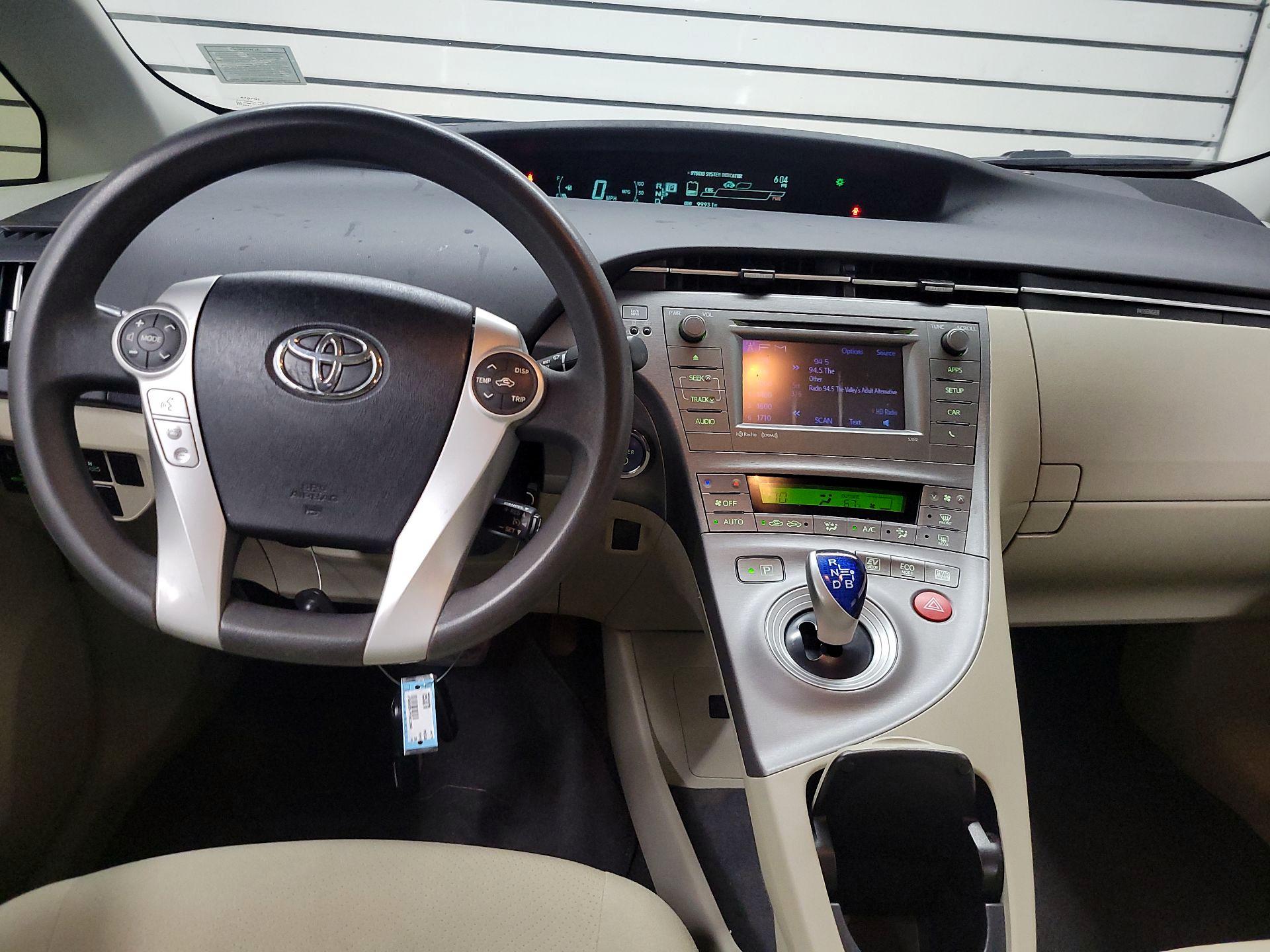 Thumbnail: 2015 Toyota Prius - 9