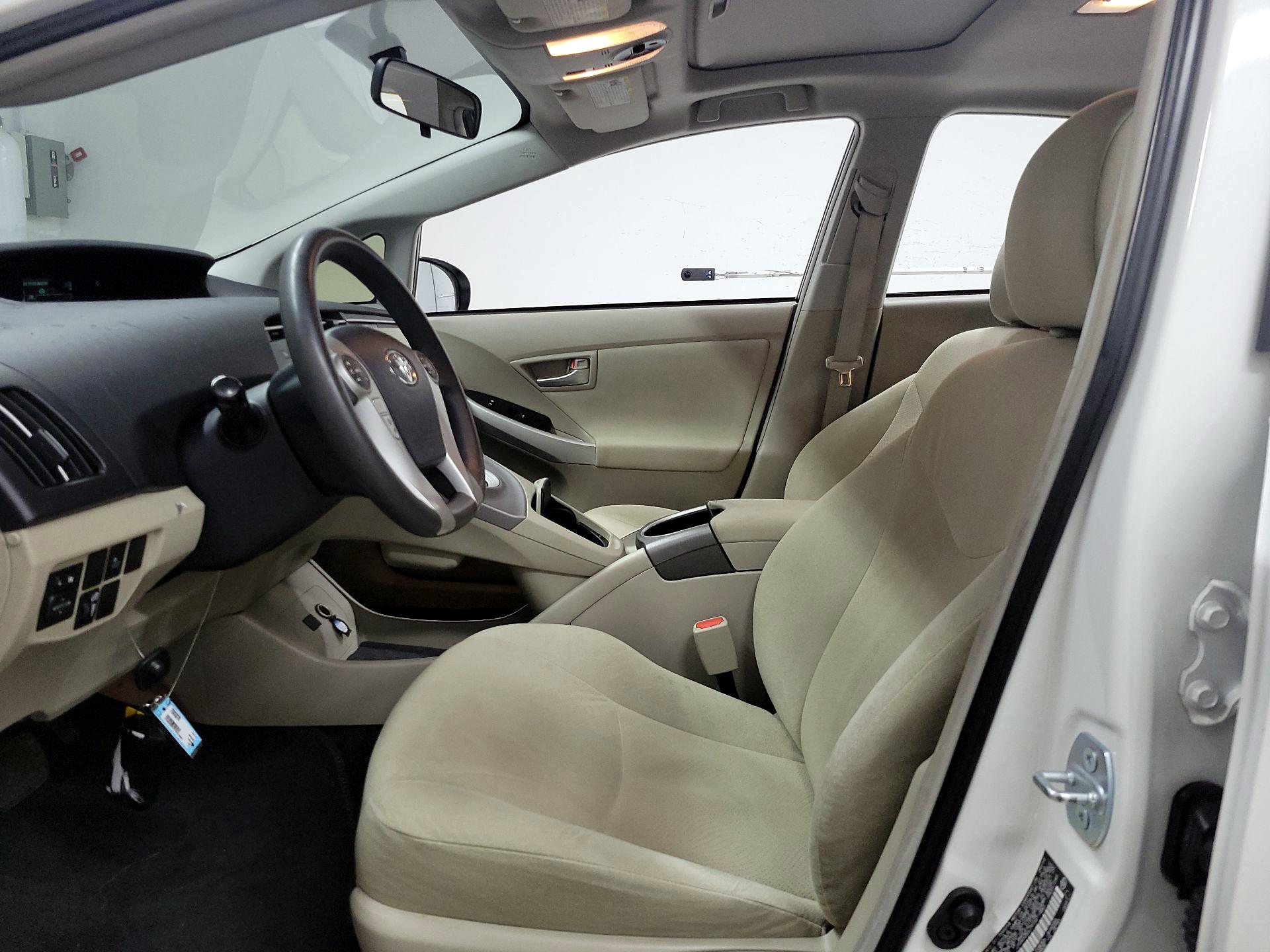 Thumbnail: 2015 Toyota Prius - 11