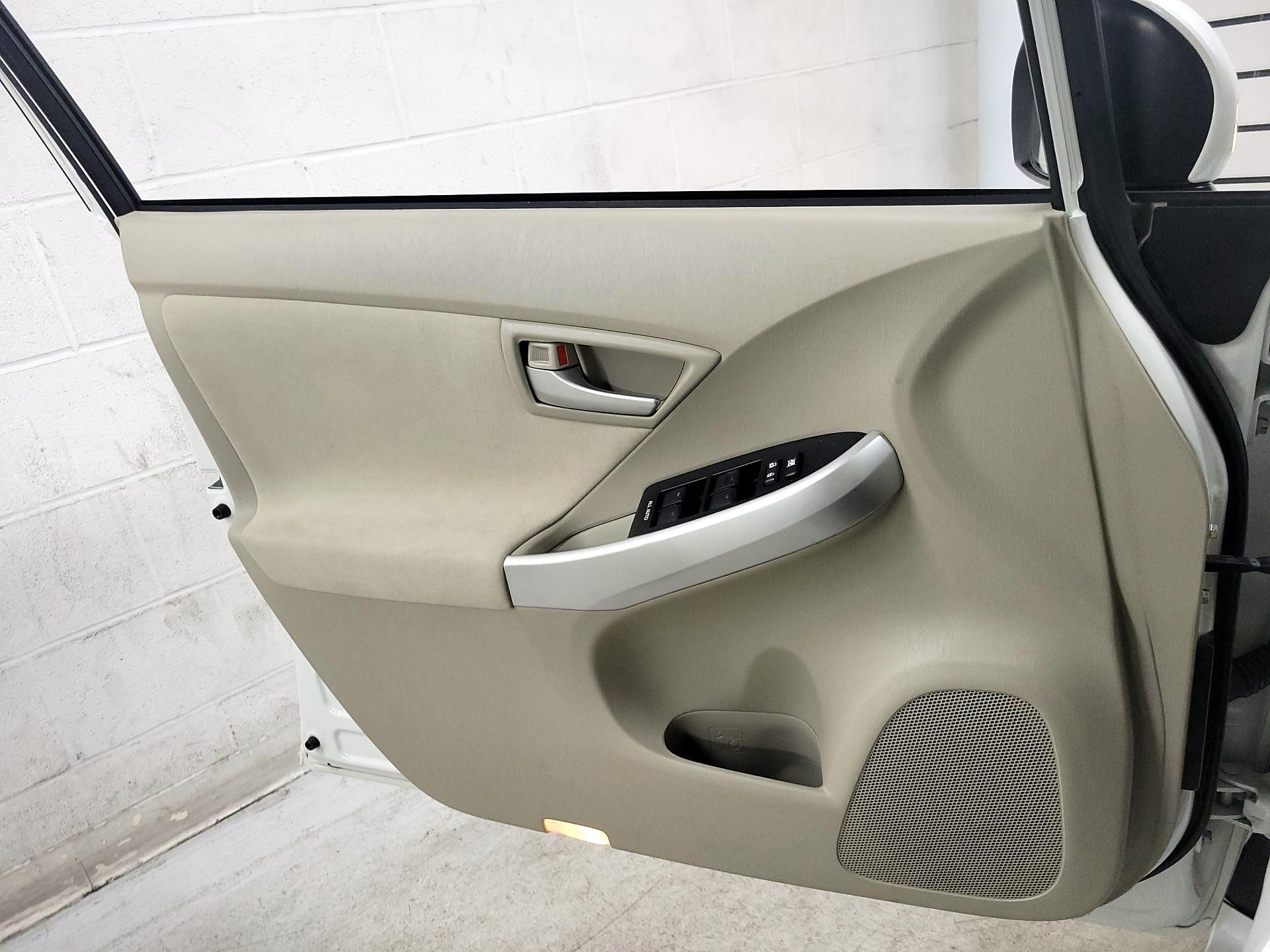 Thumbnail: 2015 Toyota Prius - 12