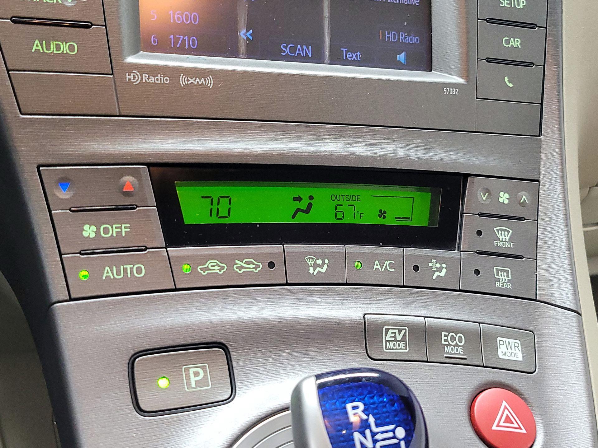 Thumbnail: 2015 Toyota Prius - 15