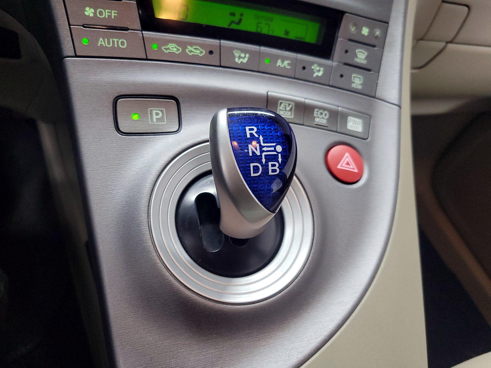 Thumbnail: 2015 Toyota Prius - 16