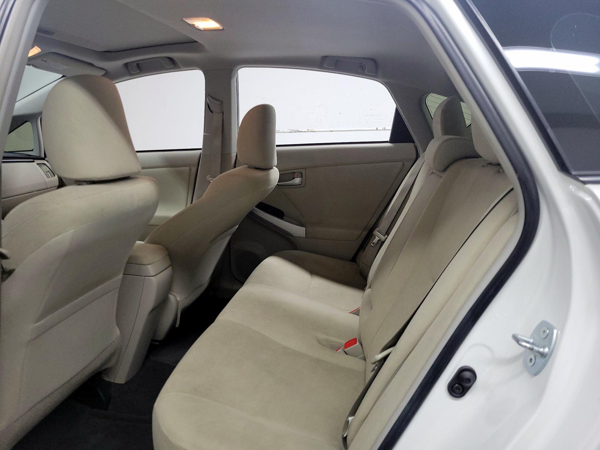 Thumbnail: 2015 Toyota Prius - 17