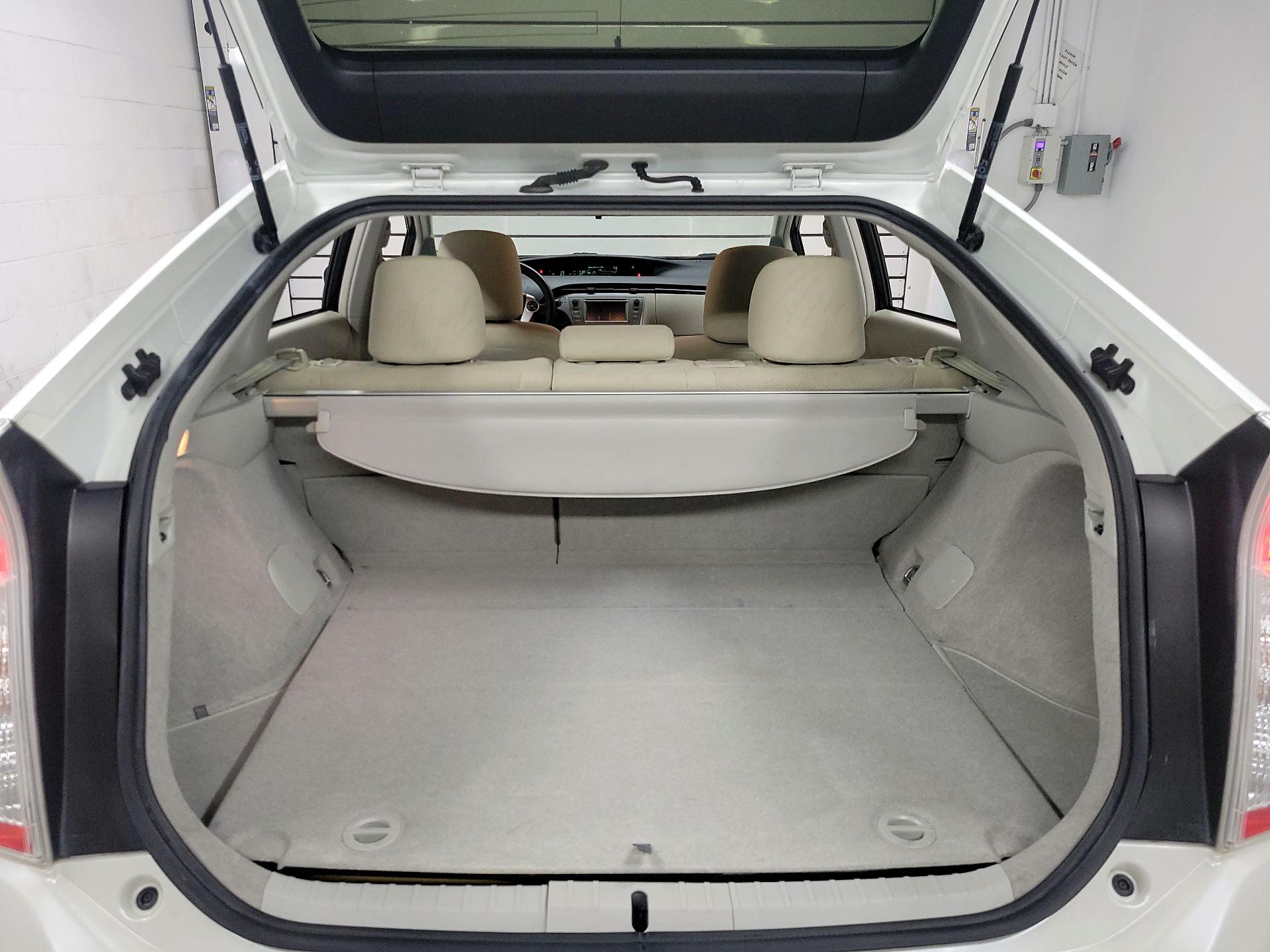 Thumbnail: 2015 Toyota Prius - 18