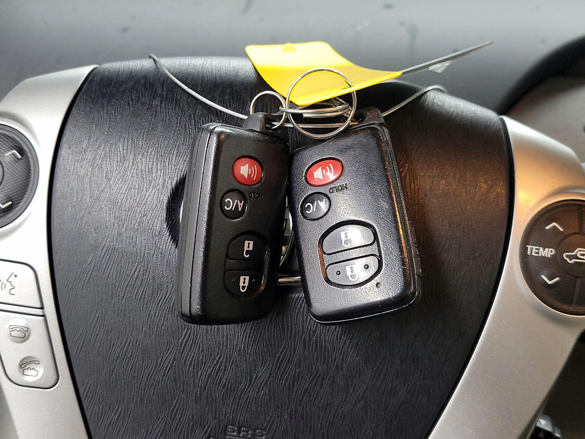 Thumbnail: 2015 Toyota Prius - 20