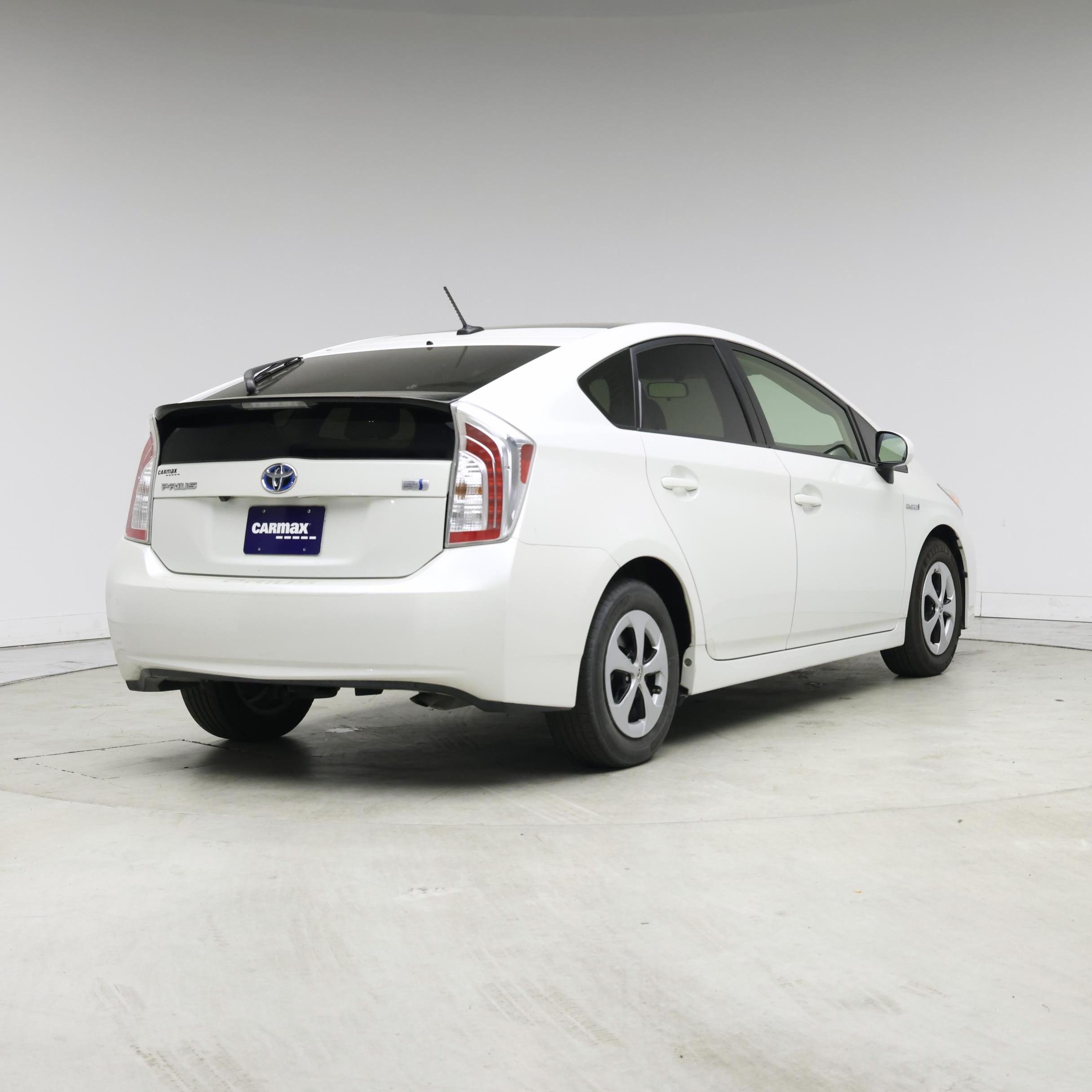 Thumbnail: 2015 Toyota Prius - 8