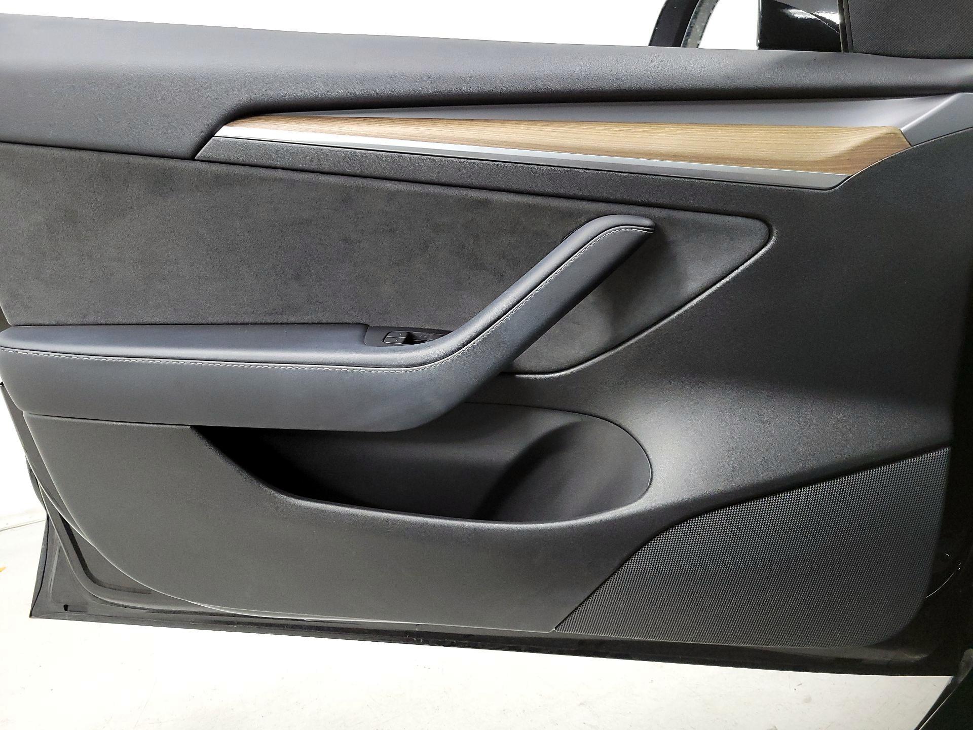 Thumbnail: 2021 Tesla Model 3 - 12