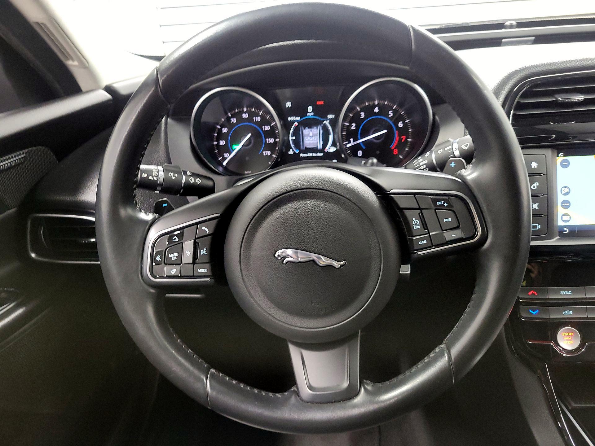 Thumbnail: 2018 Jaguar XE - 10