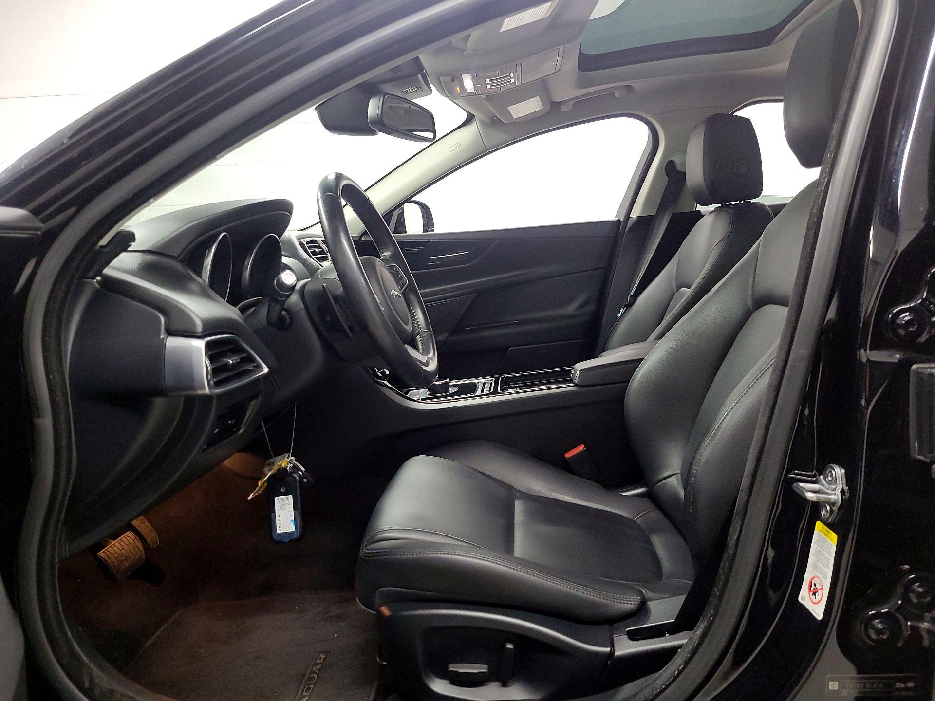 Thumbnail: 2018 Jaguar XE - 11