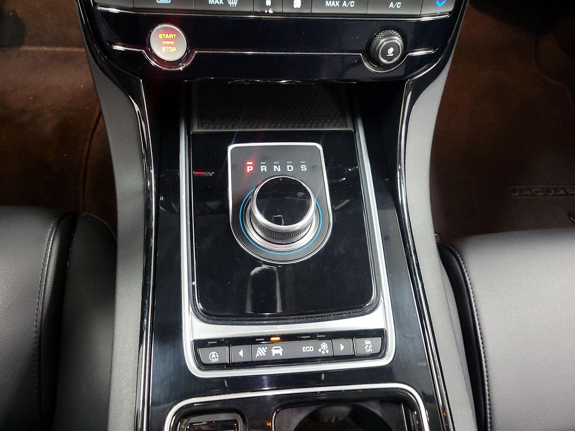 Thumbnail: 2018 Jaguar XE - 18