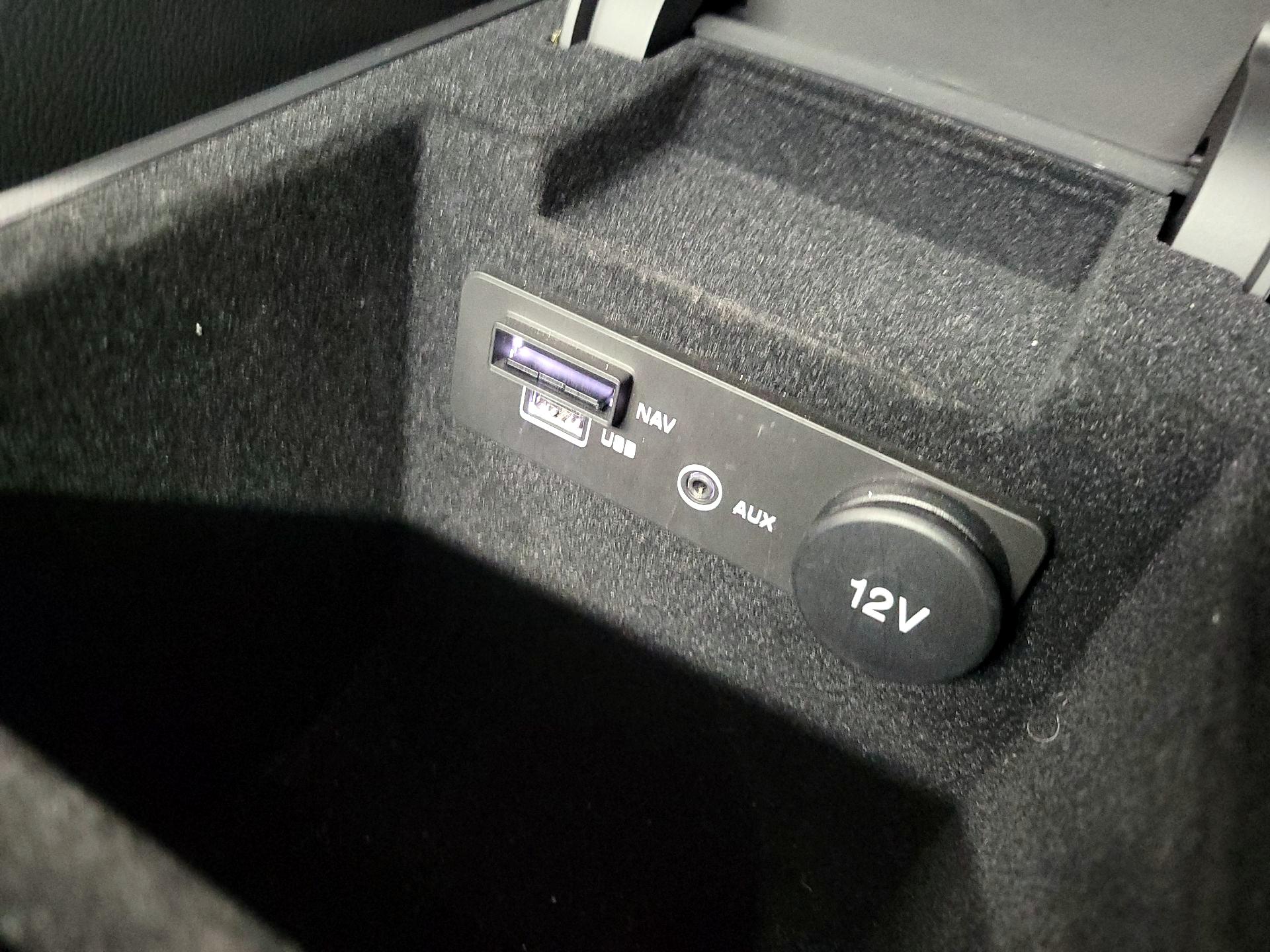 Thumbnail: 2018 Jaguar XE - 19