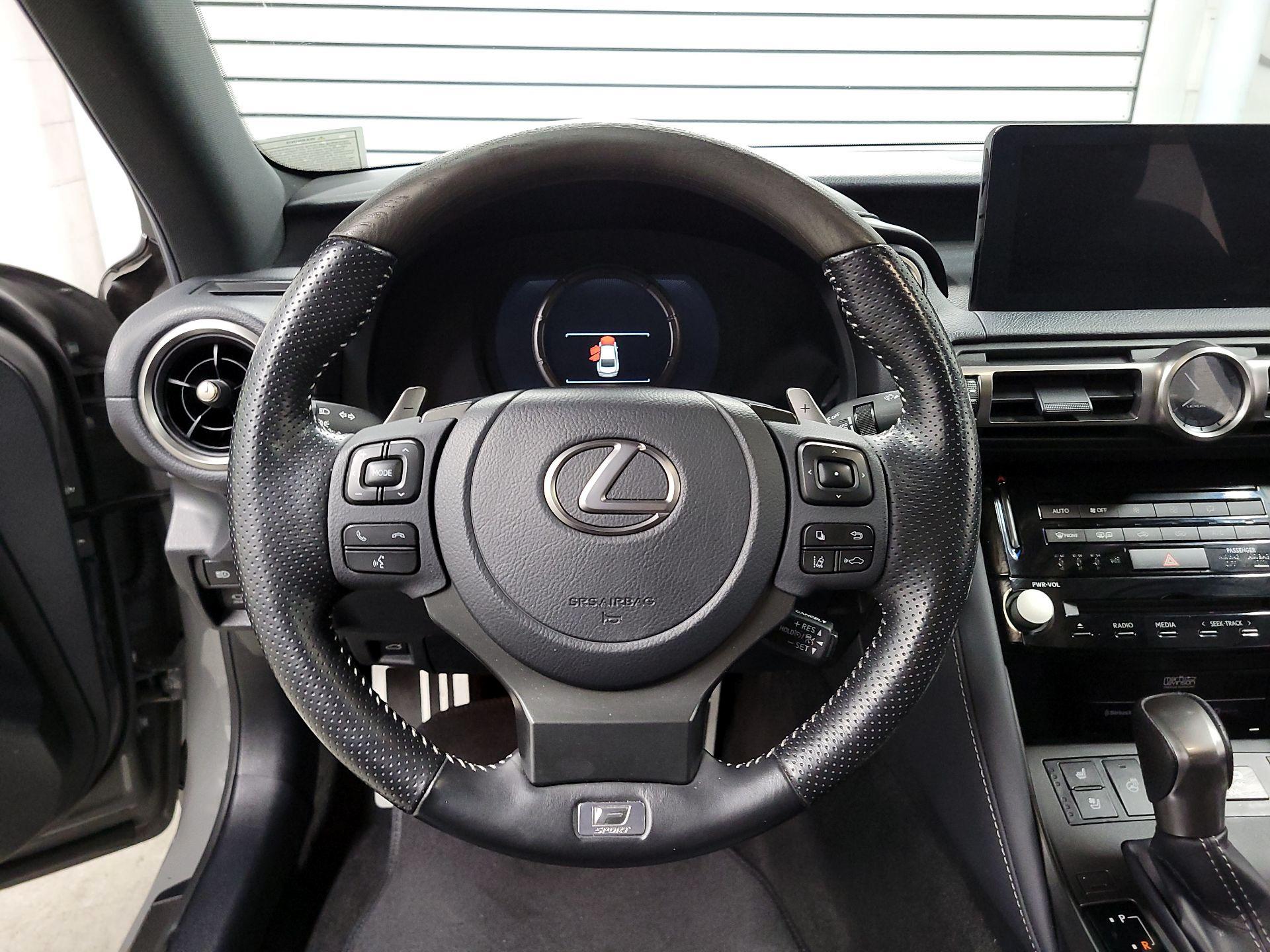 Thumbnail: 2022 Lexus IS - 10