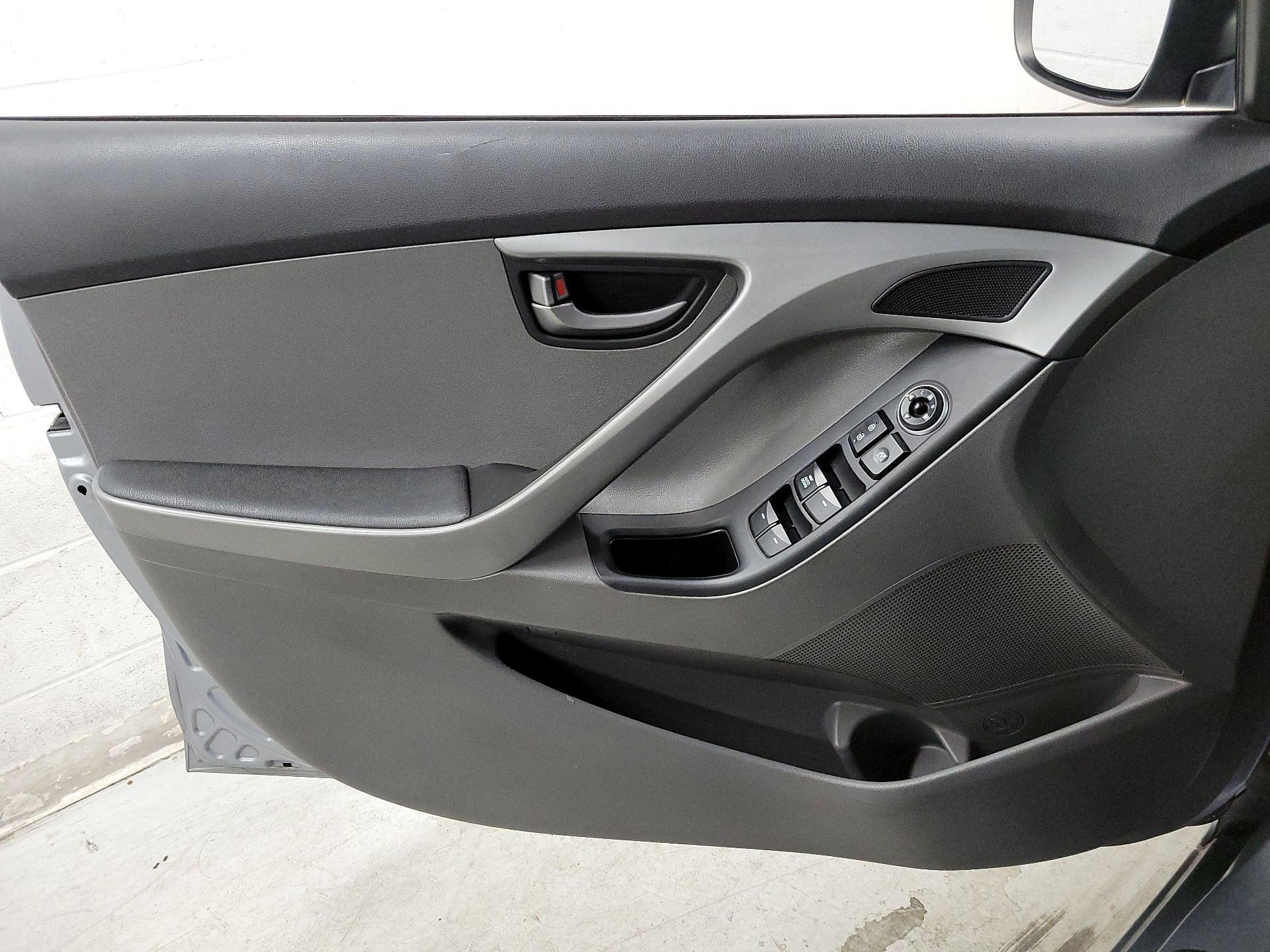 Thumbnail: 2016 Hyundai Elantra - 10