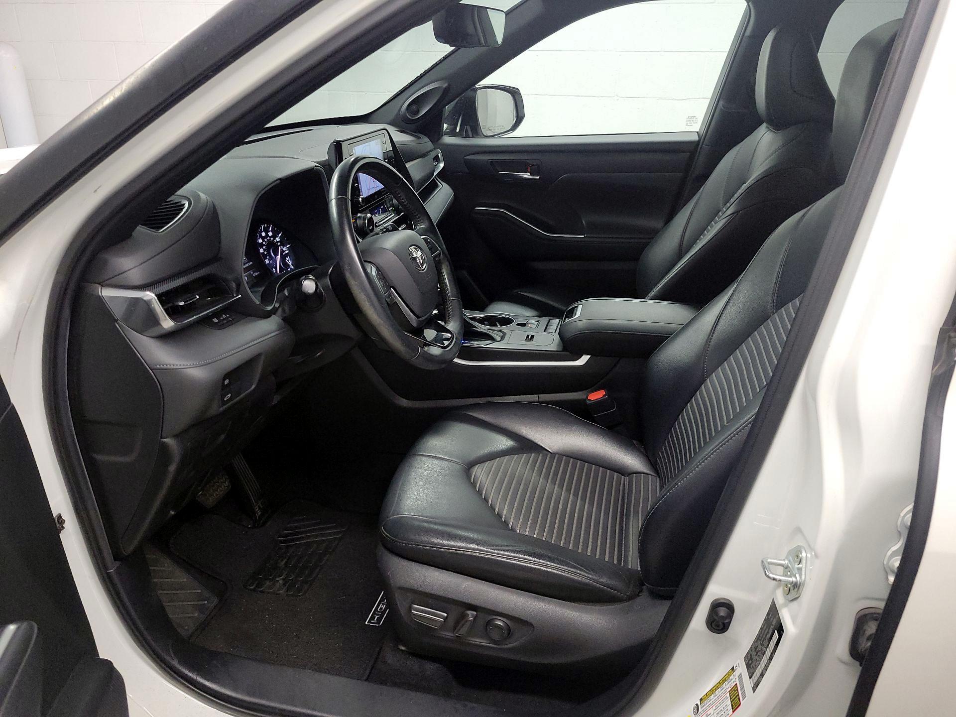 Thumbnail: 2021 Toyota Highlander - 11