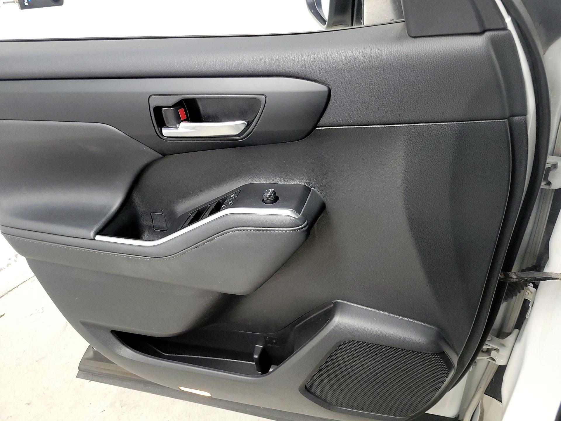 Thumbnail: 2021 Toyota Highlander - 12