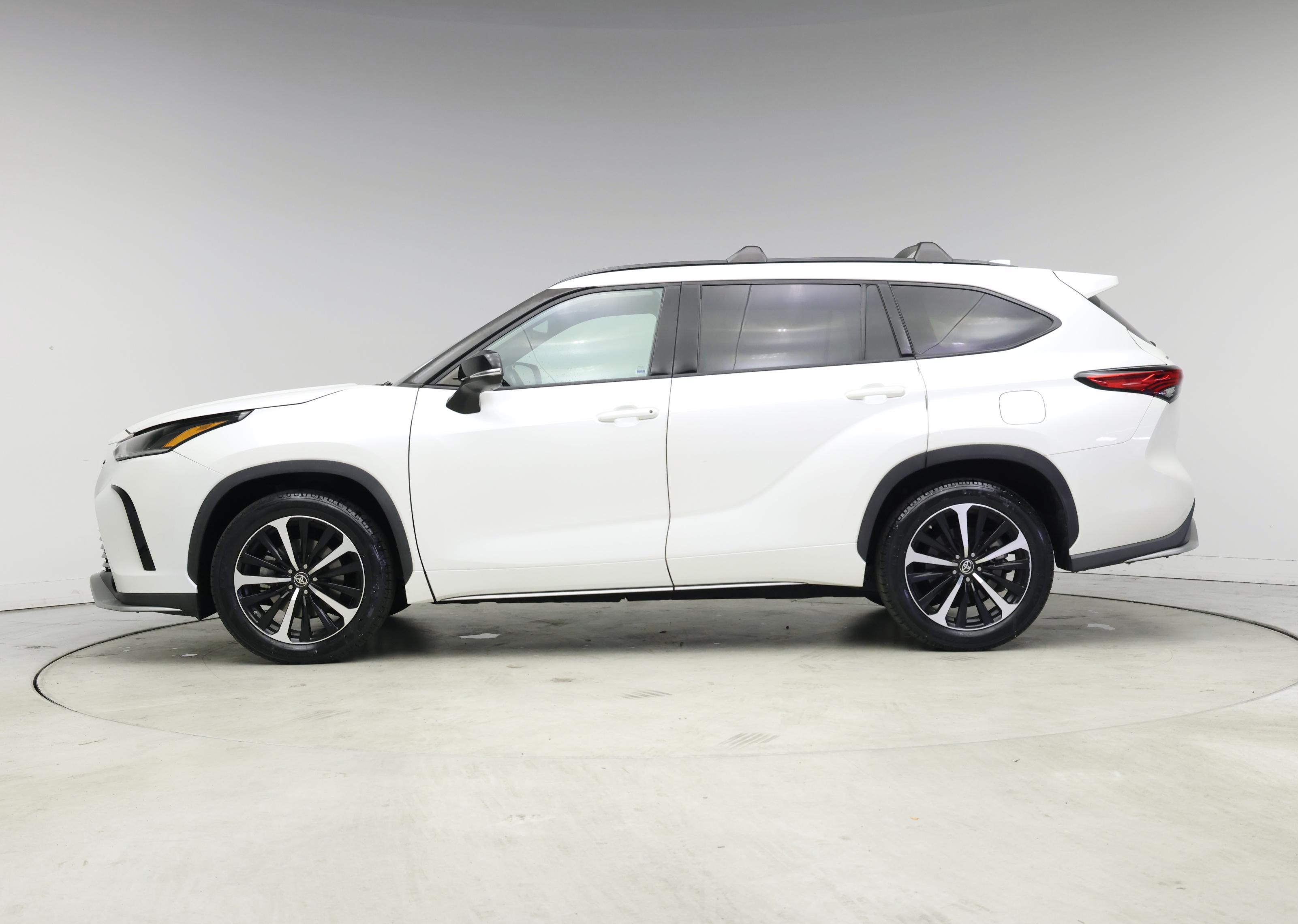 Thumbnail: 2021 Toyota Highlander - 3