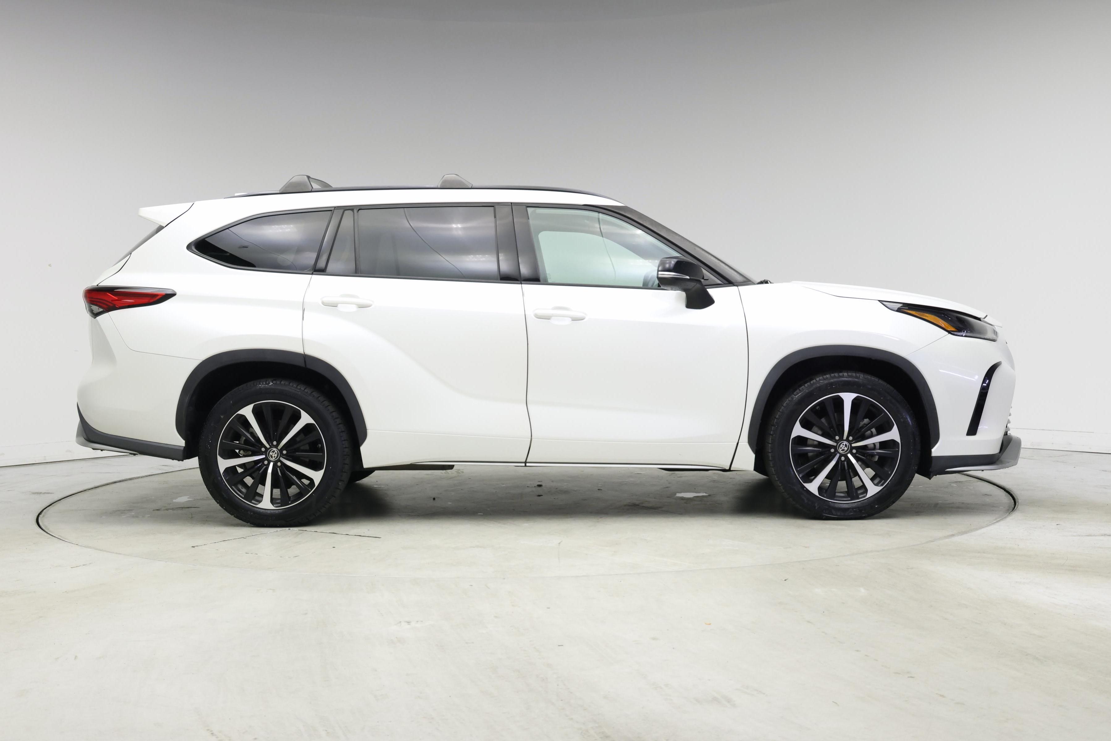Thumbnail: 2021 Toyota Highlander - 7