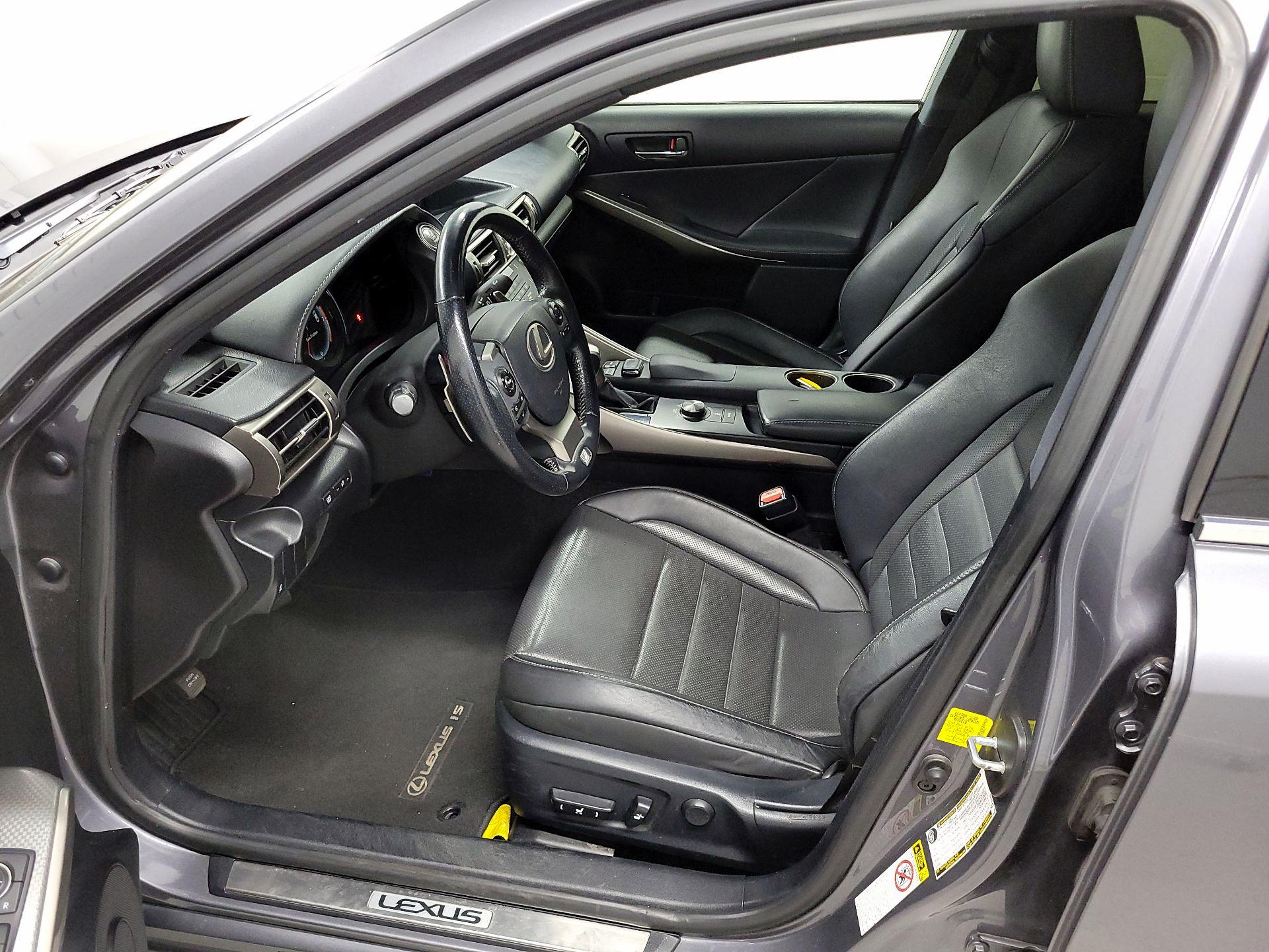 Thumbnail: 2015 Lexus IS - 11