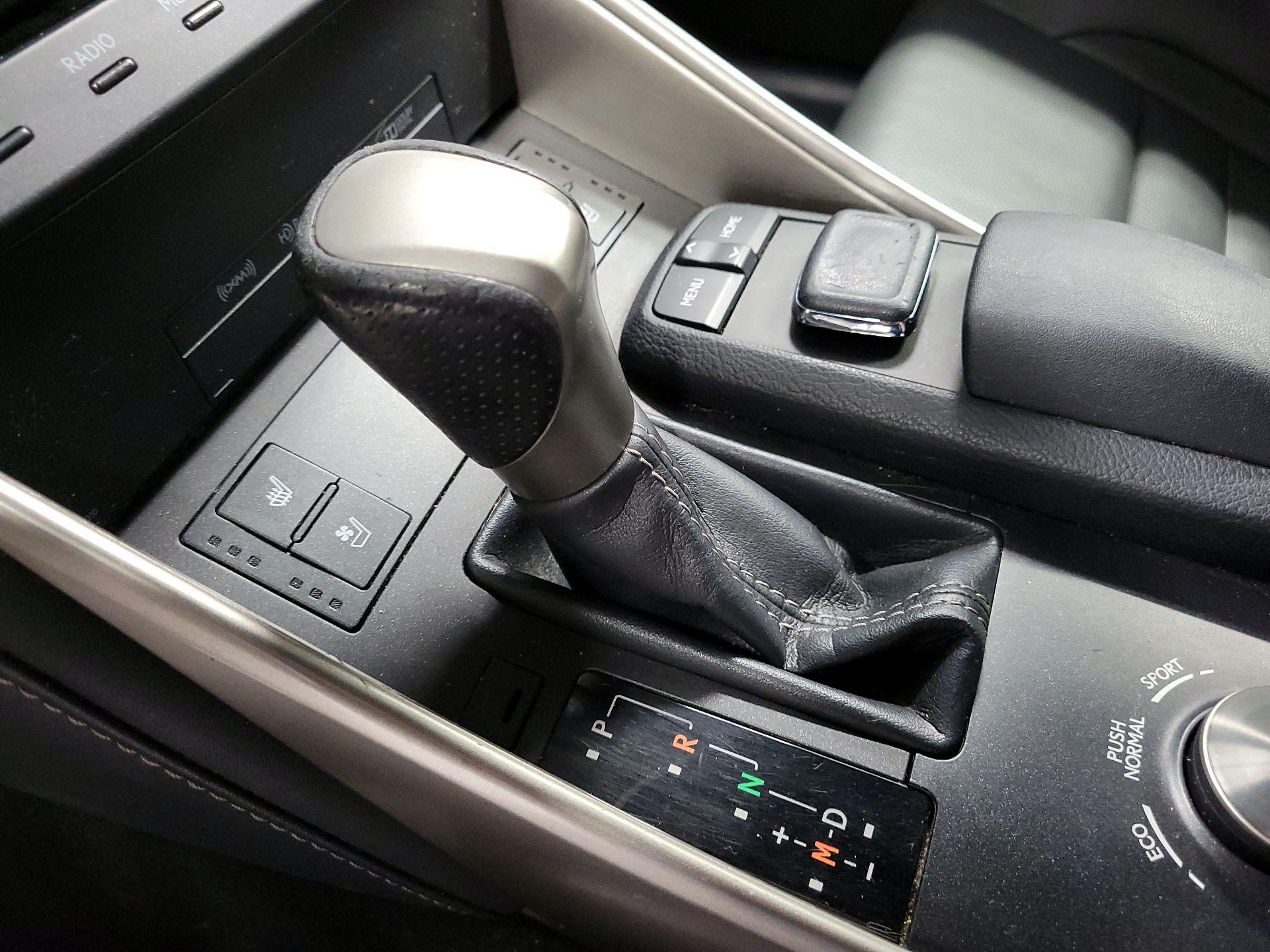 Thumbnail: 2015 Lexus IS - 18