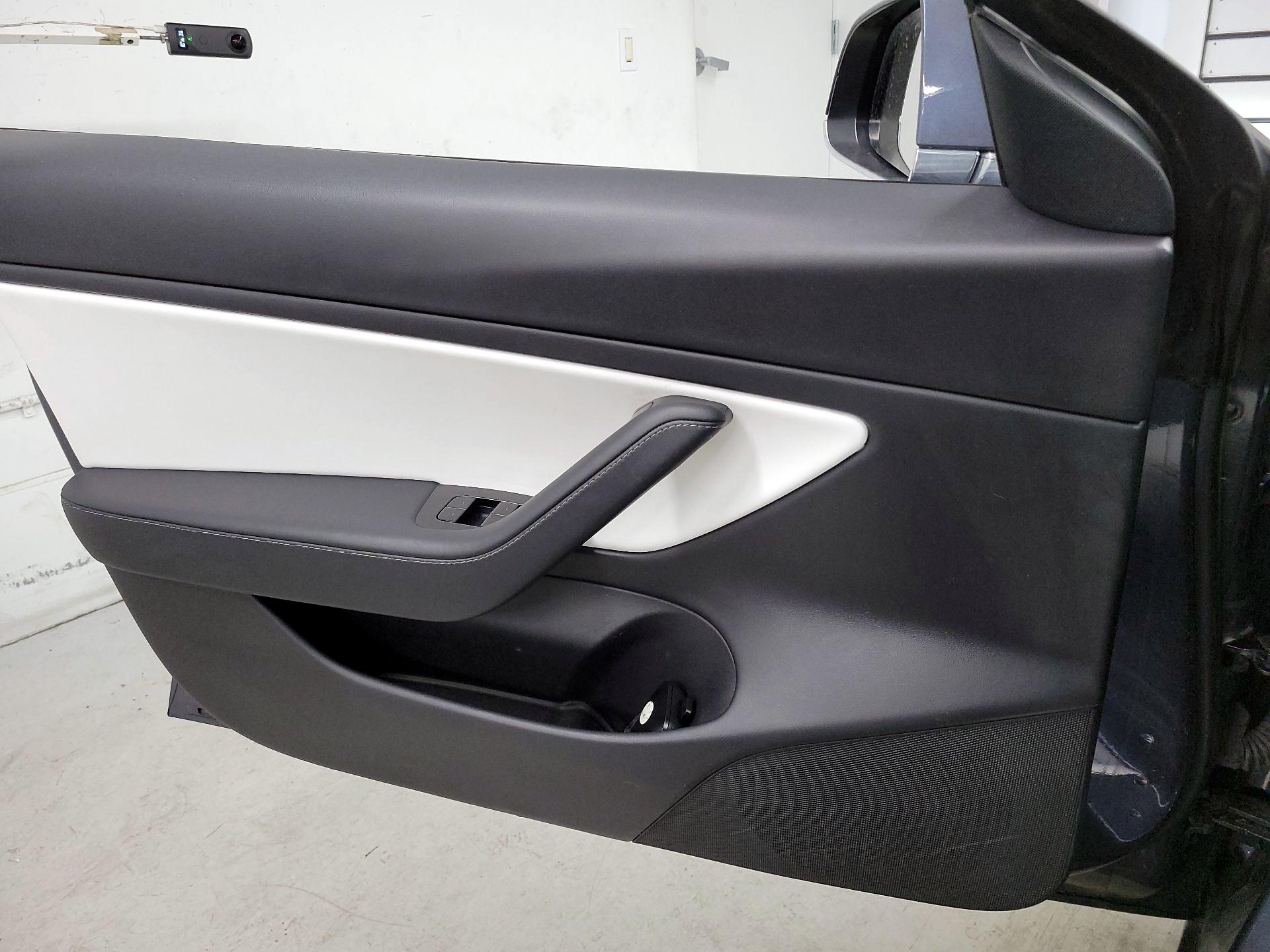 Thumbnail: 2020 Tesla Model 3 - 12