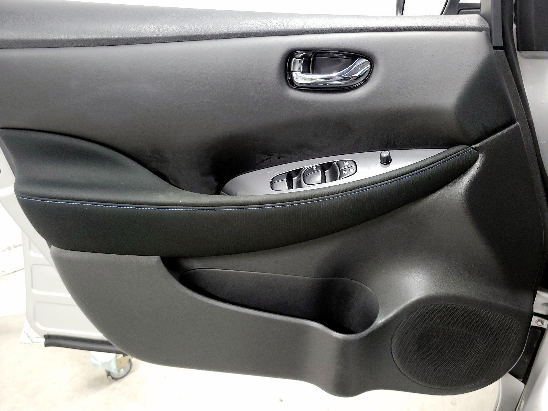 Thumbnail: 2022 Nissan Leaf - 12