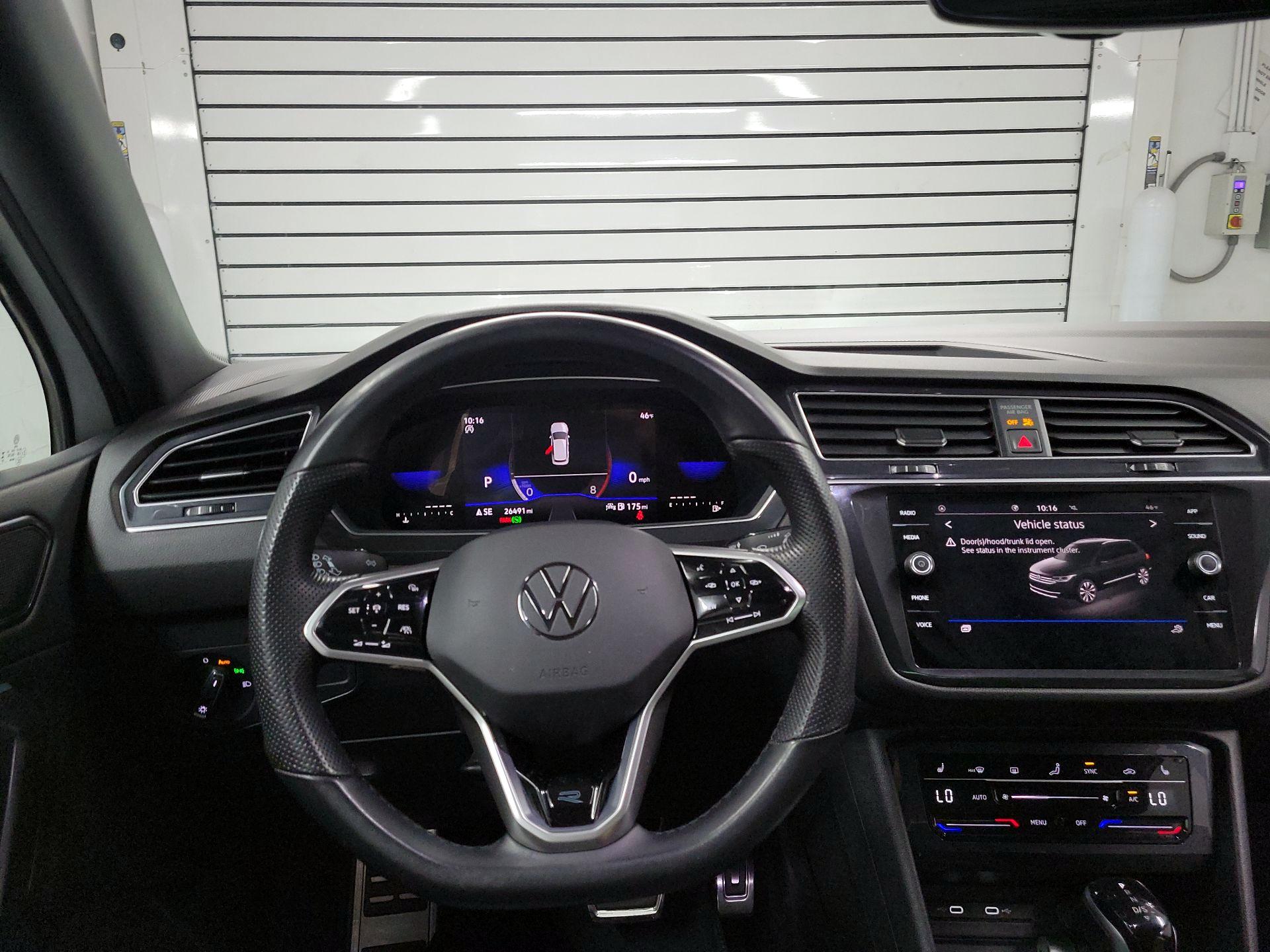 Thumbnail: 2023 Volkswagen Tiguan - 10