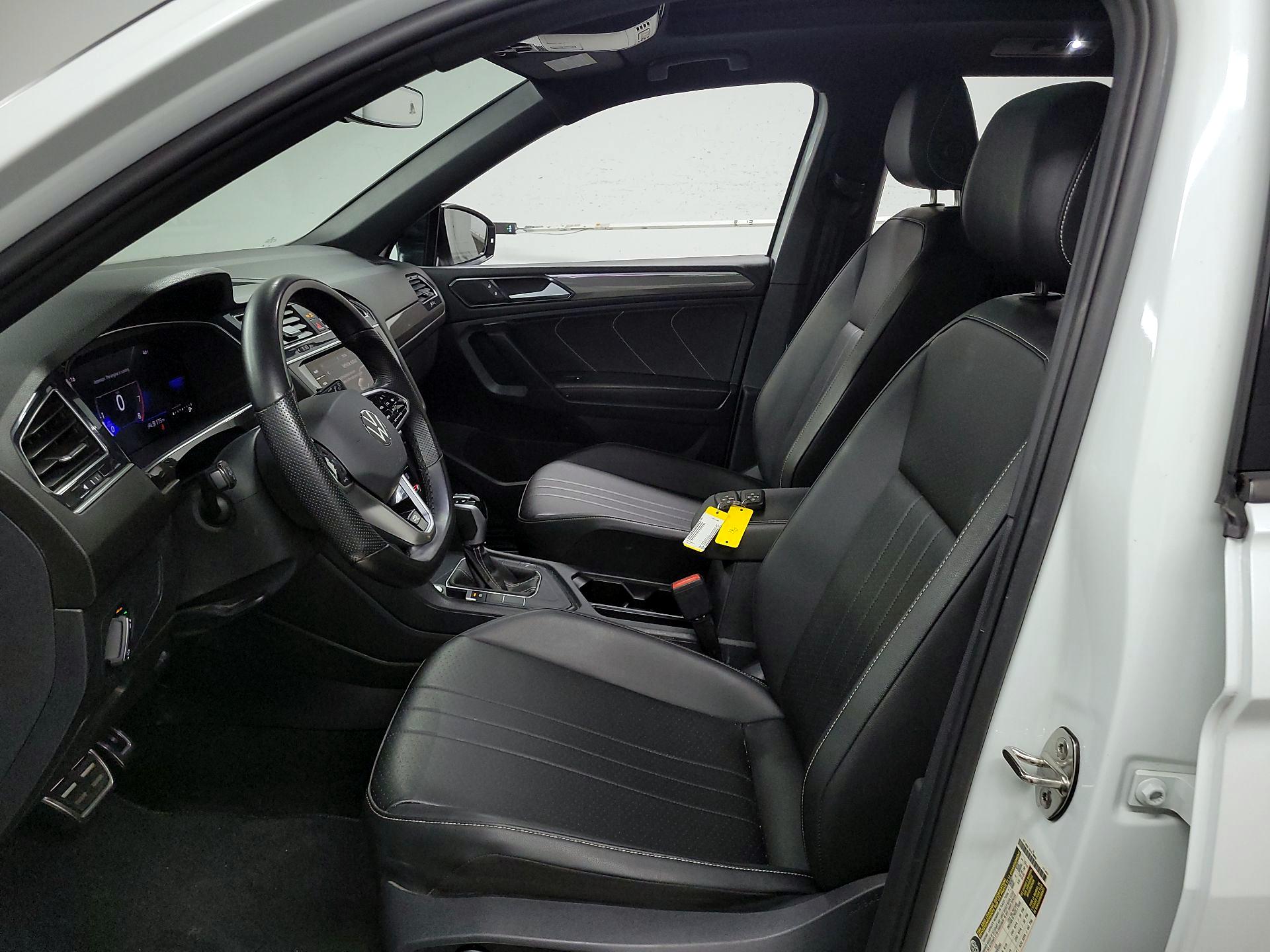 Thumbnail: 2023 Volkswagen Tiguan - 11