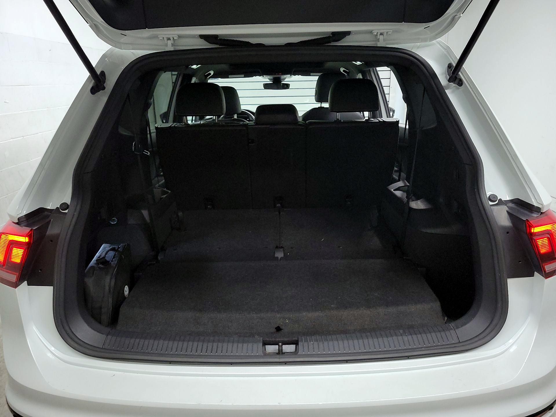 Thumbnail: 2023 Volkswagen Tiguan - 20