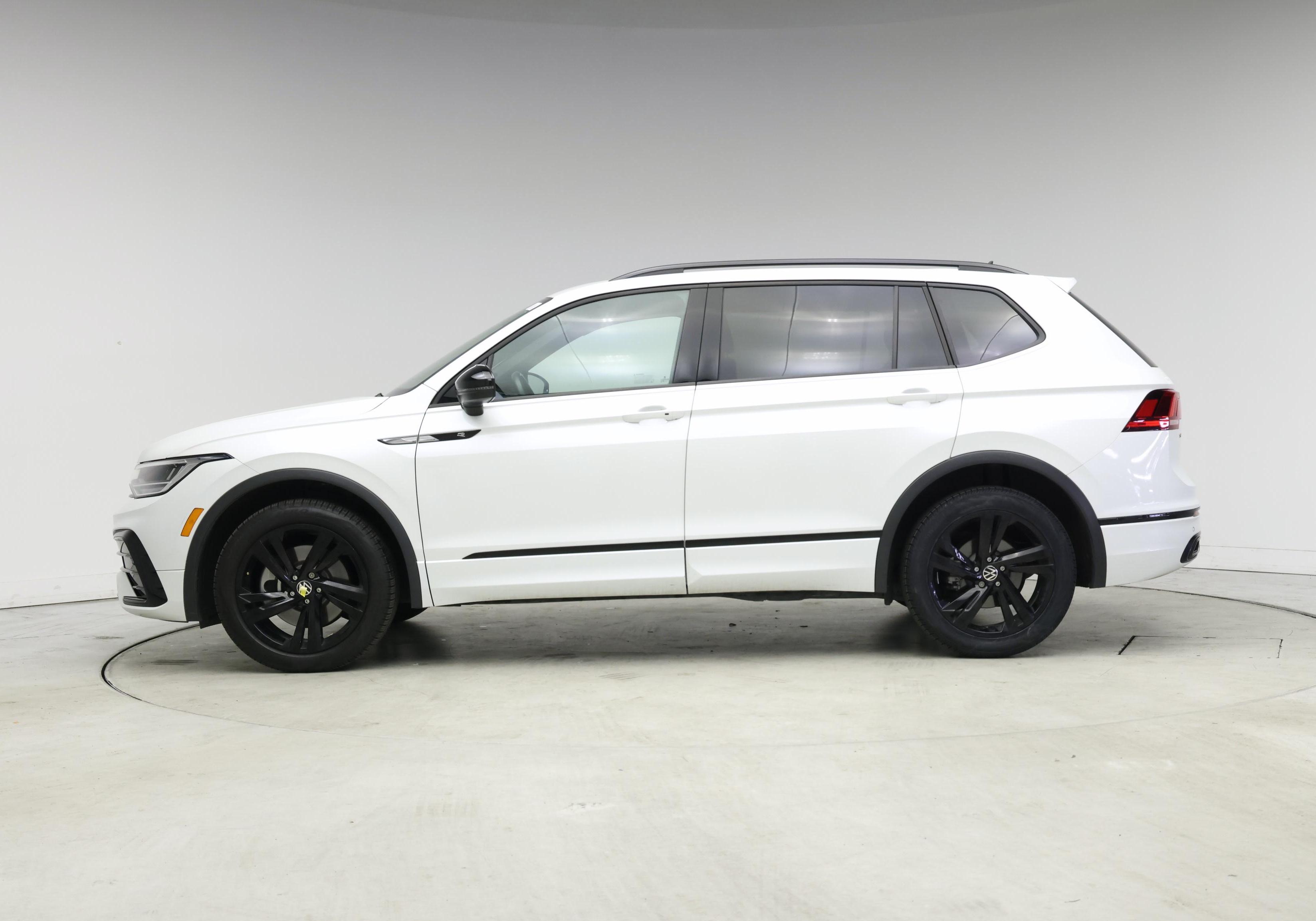 Thumbnail: 2023 Volkswagen Tiguan - 3