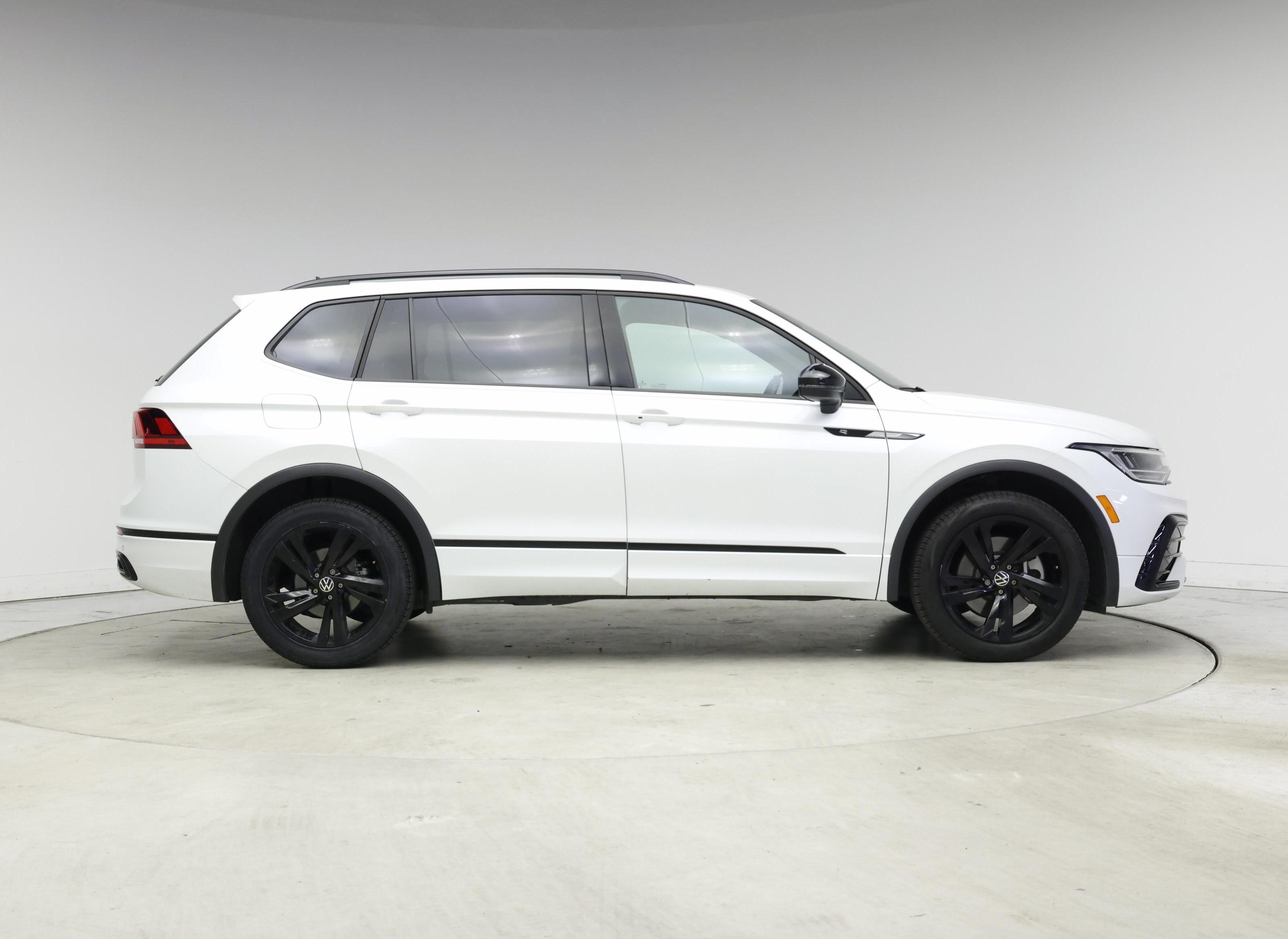 Thumbnail: 2023 Volkswagen Tiguan - 7